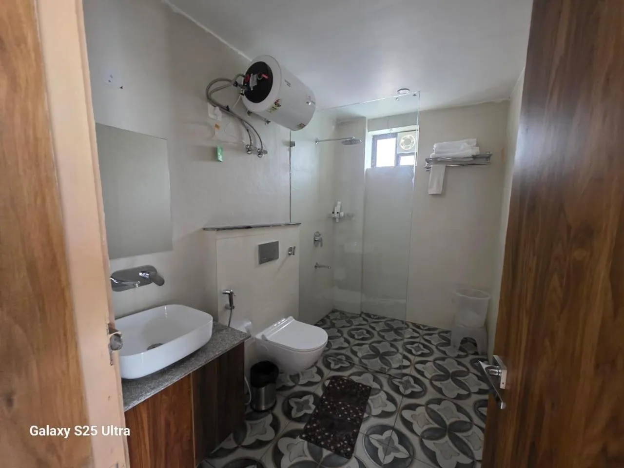 Shower in Hotel Shiva Yog Sthal