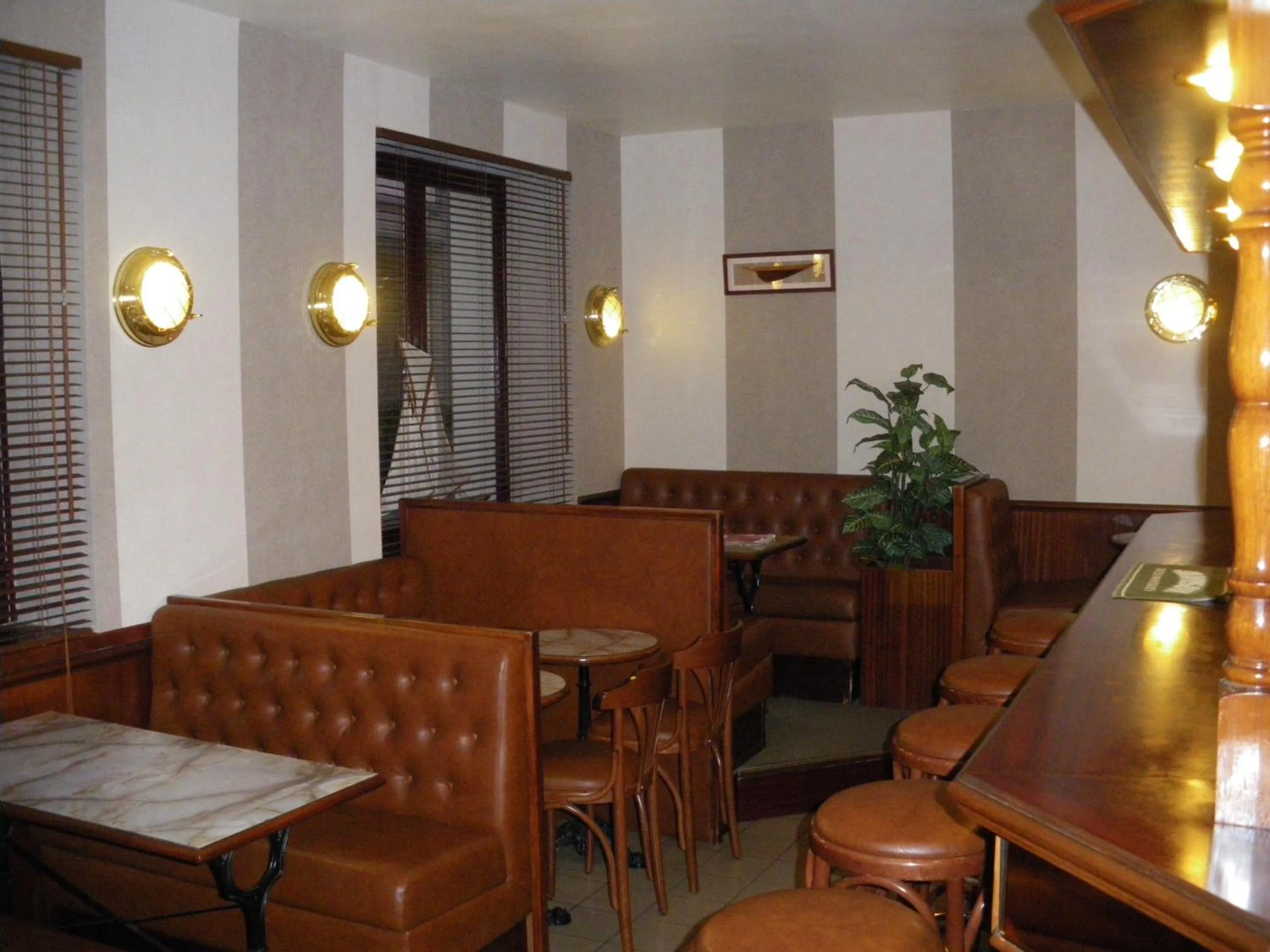 Lounge or bar in Hotel Des Tilleuls