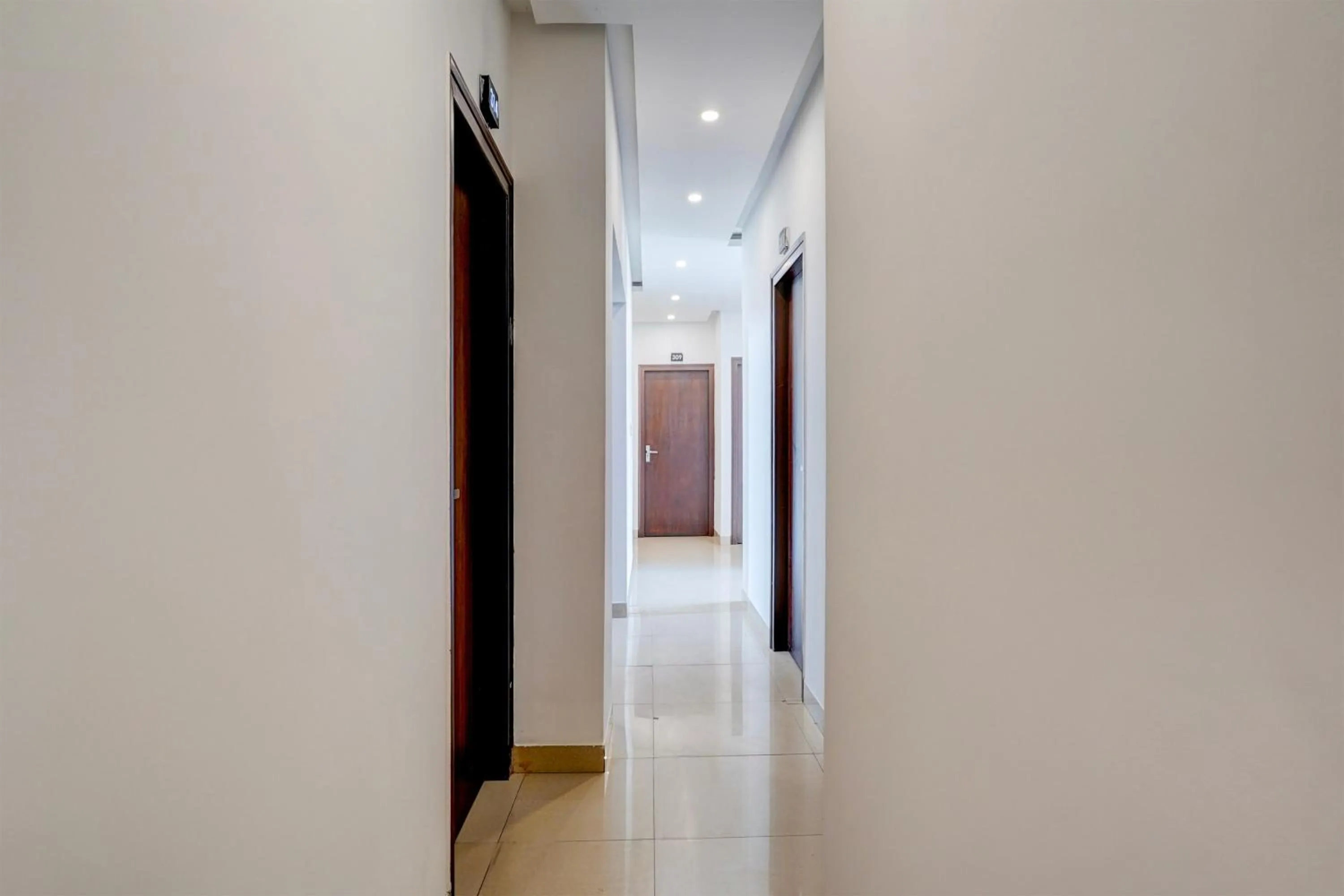 Lobby or reception in Super Townhouse Hebbal