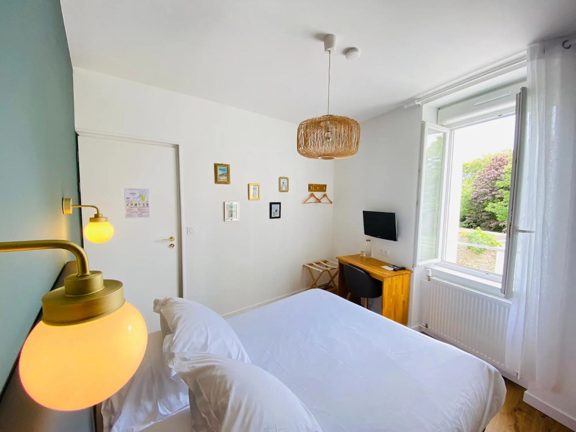 Photo of the whole room, Bed in Hotel Saint-Michel