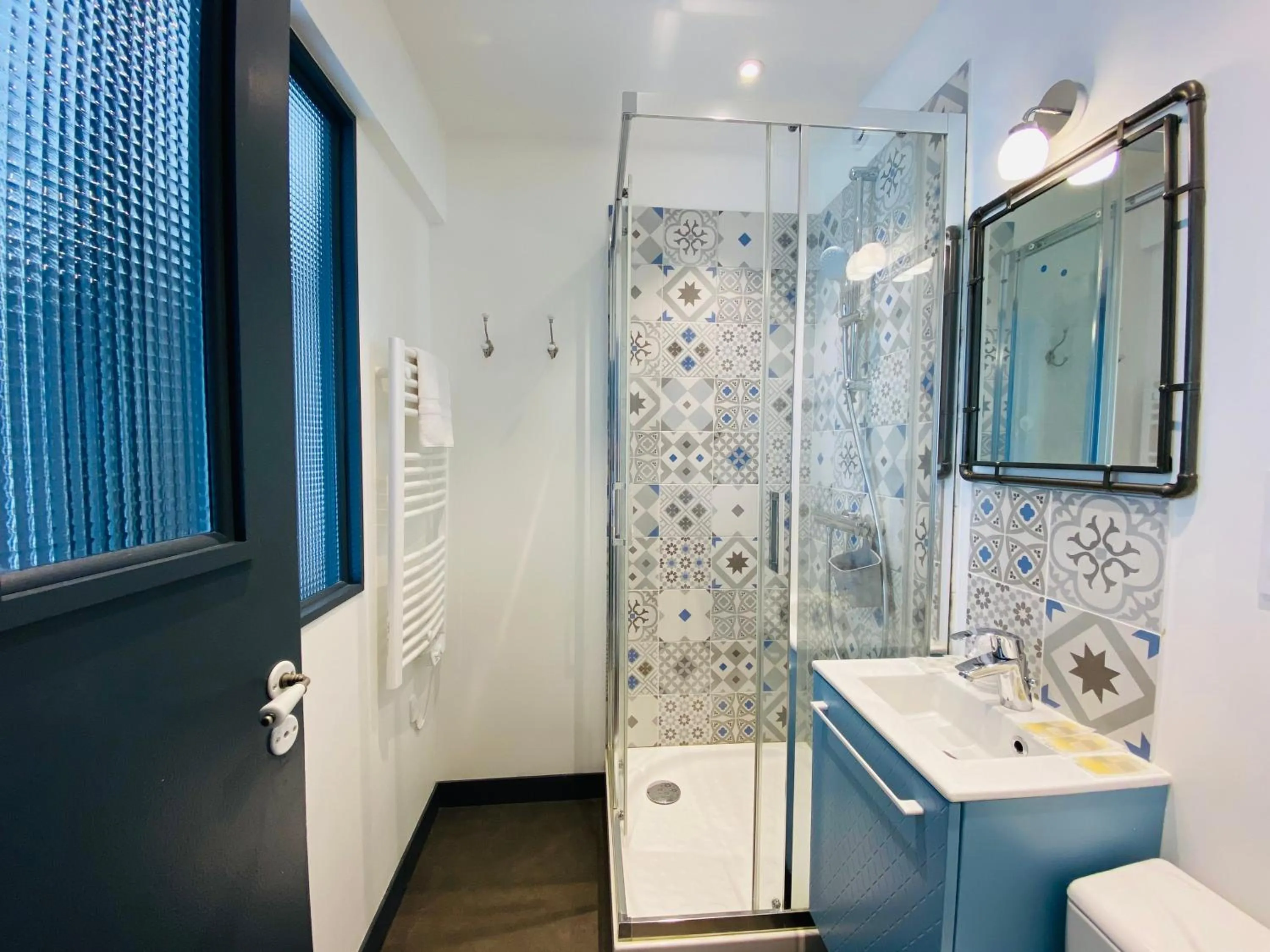 Bathroom in Hotel Saint-Michel