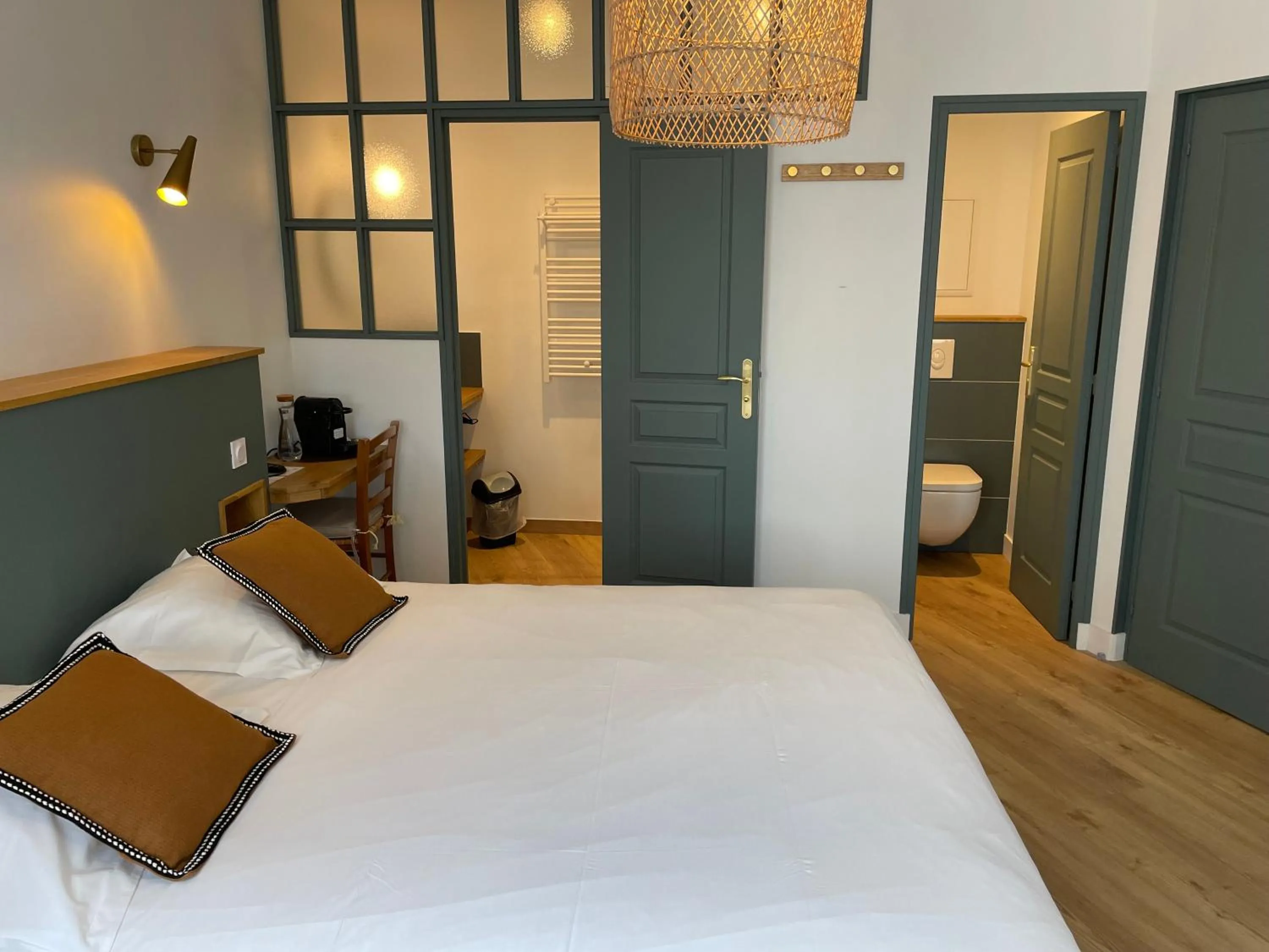 Photo of the whole room, Bed in Hotel Saint-Michel