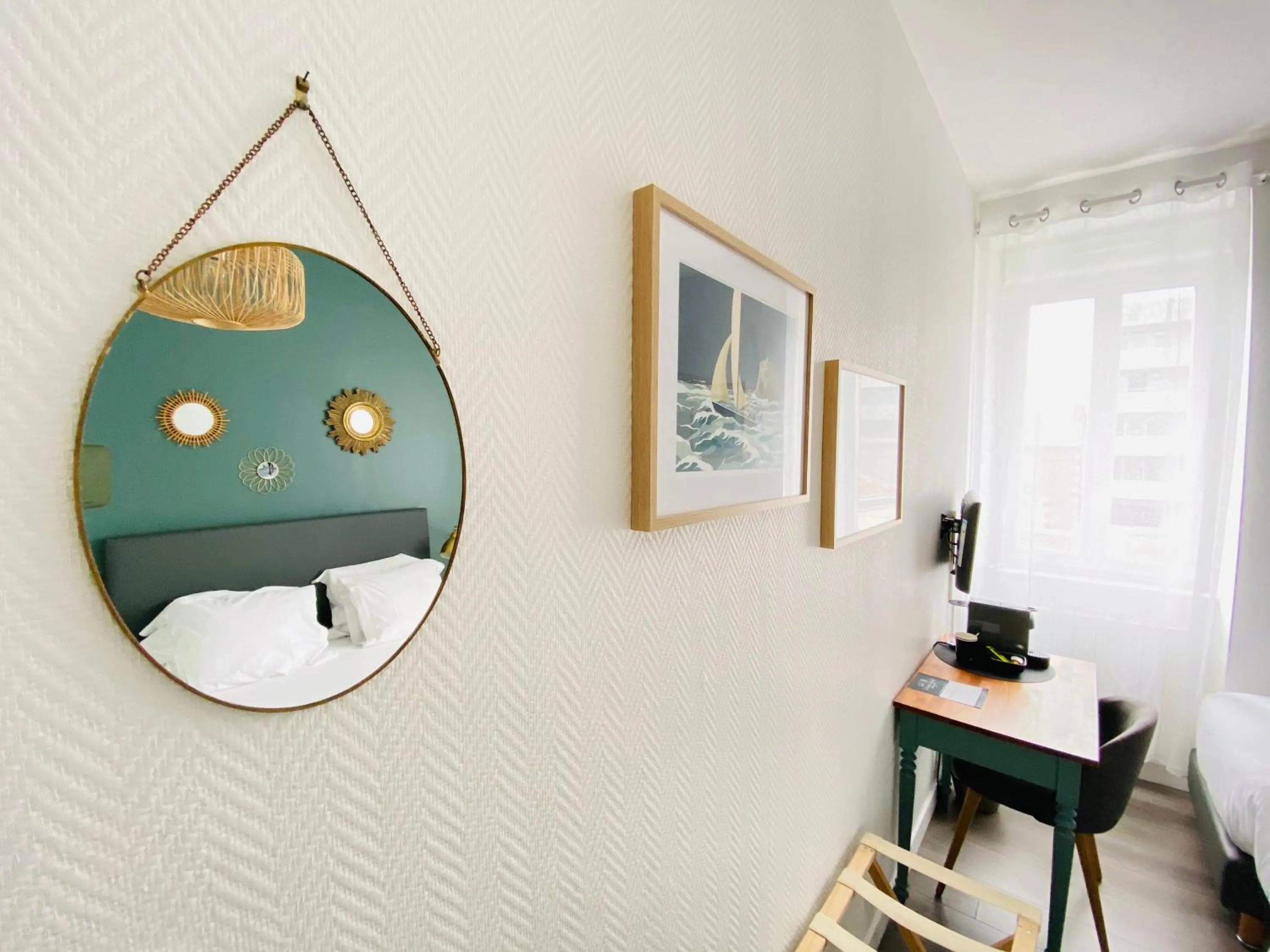 Bedroom in Hotel Saint-Michel