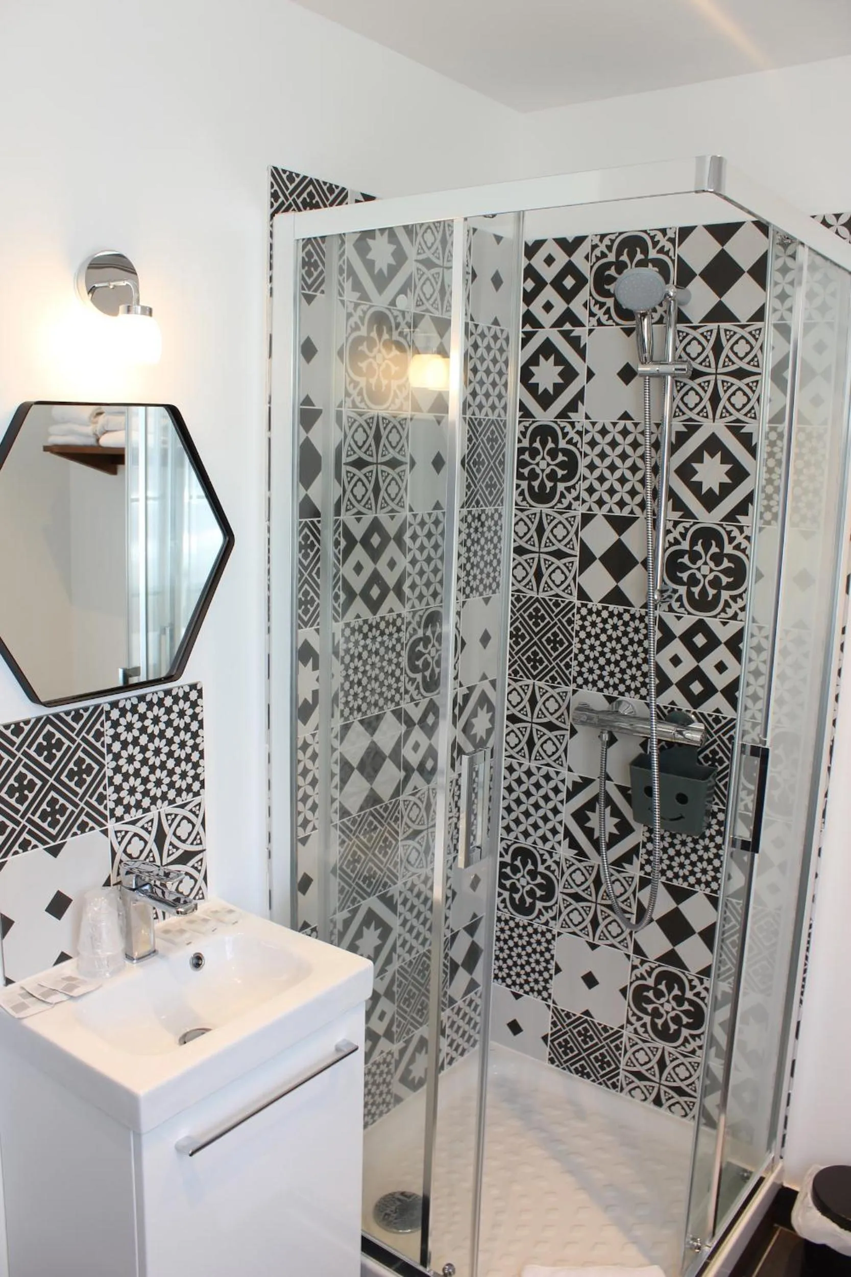 Bathroom in Hotel Saint-Michel