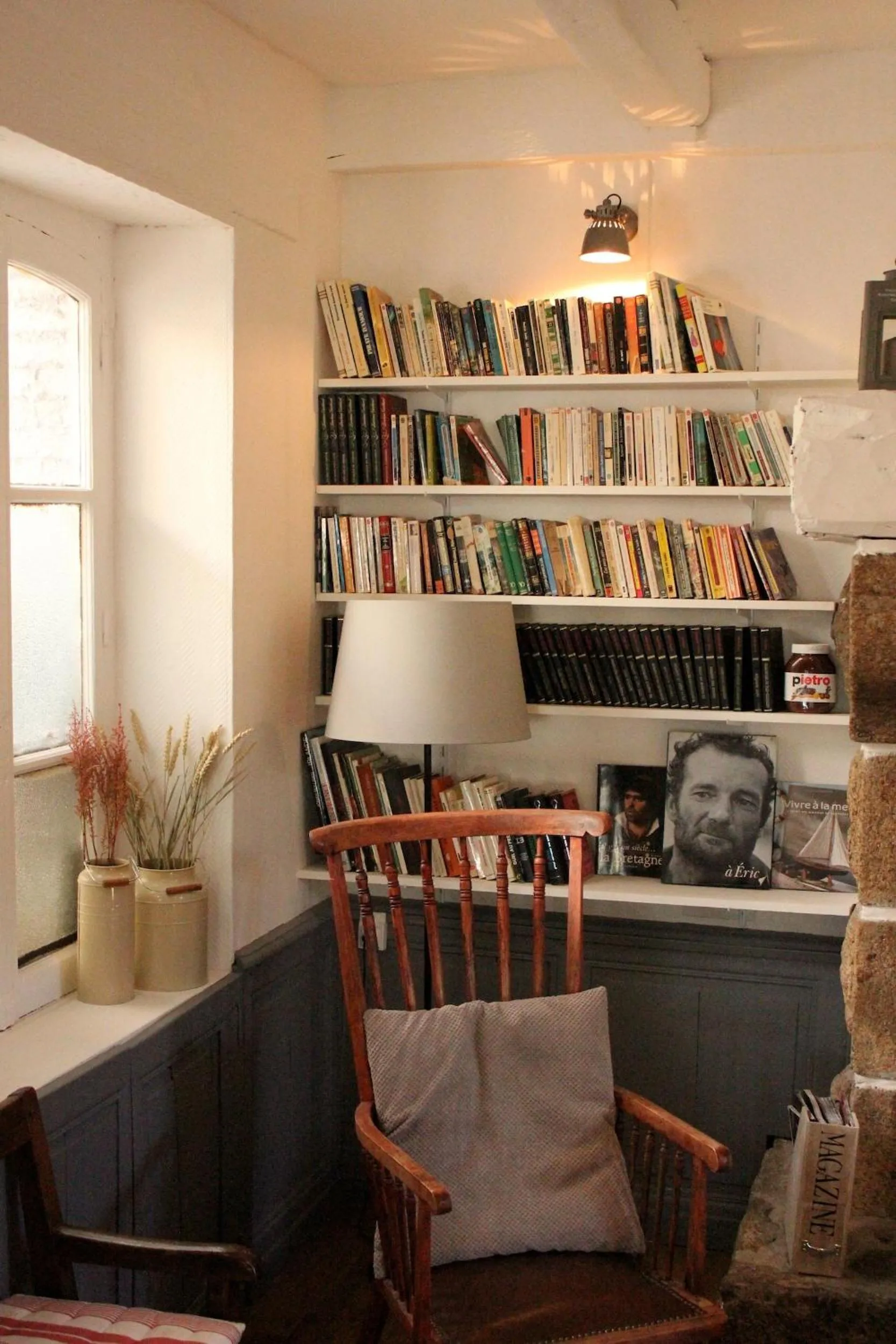 Communal lounge/ TV room in Hotel Saint-Michel