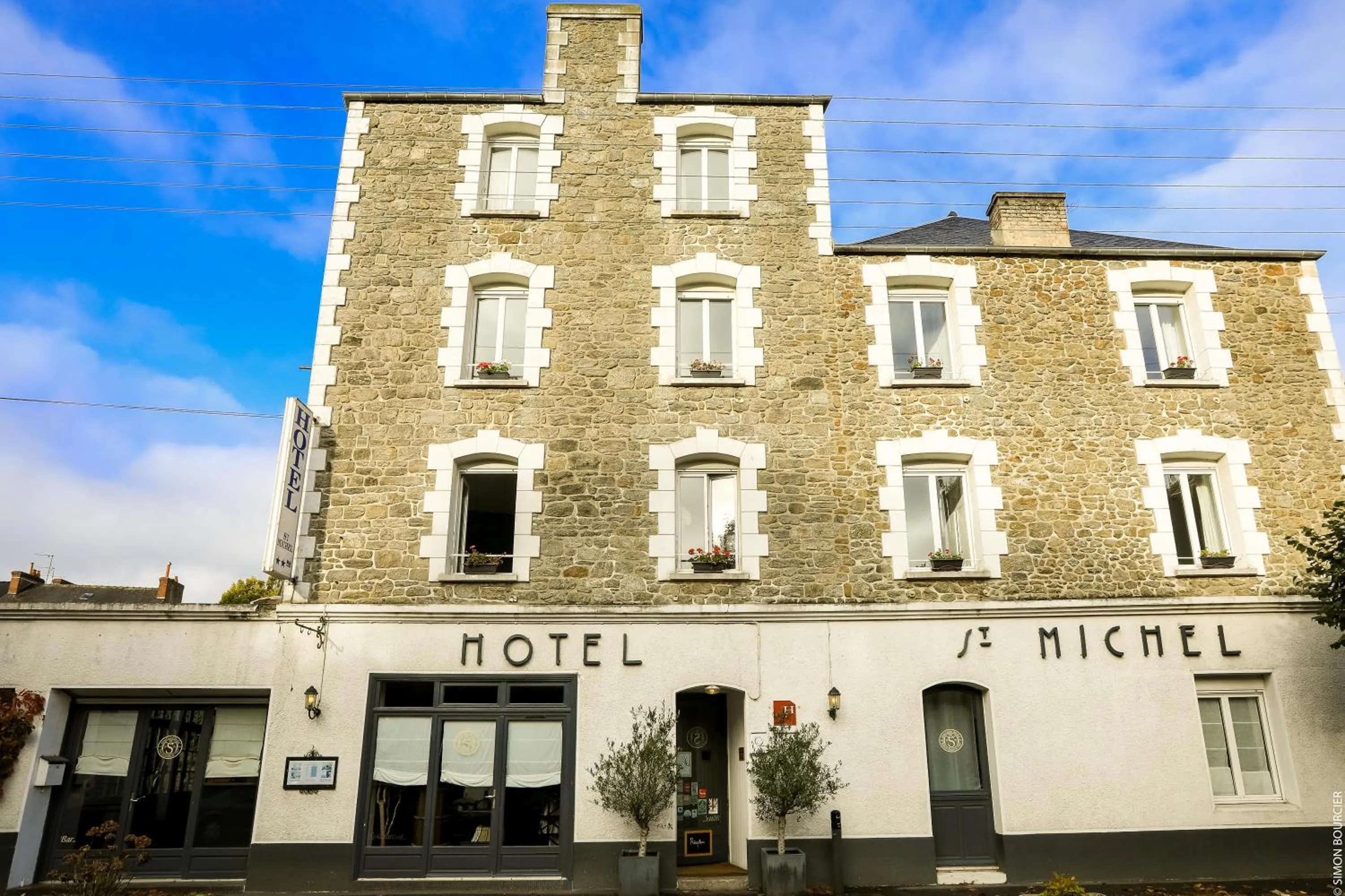 Facade/entrance in Hotel Saint-Michel