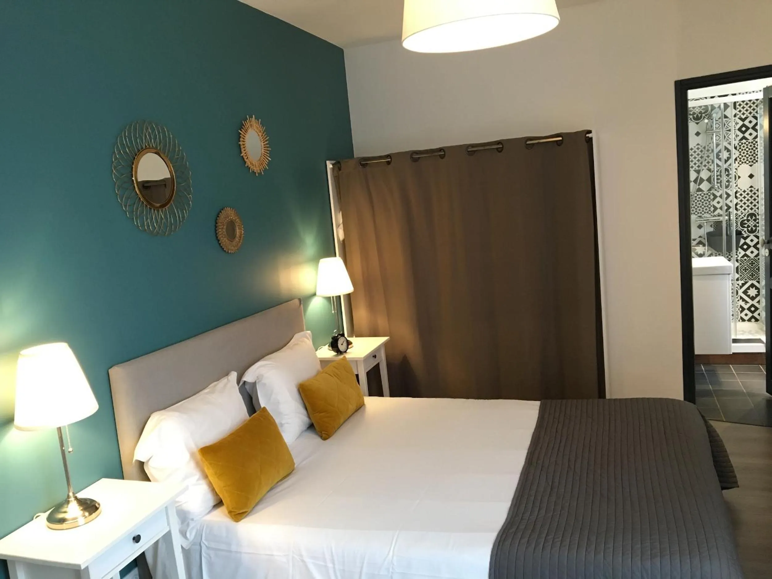 Bedroom, Bed in Hotel Saint-Michel