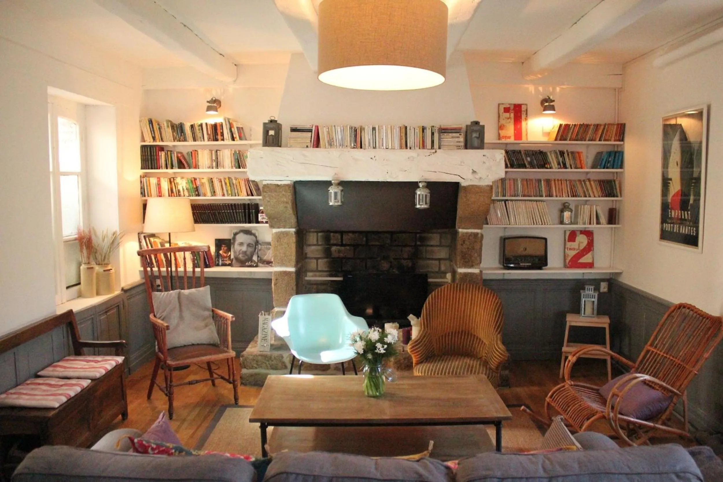 Communal lounge/ TV room in Hotel Saint-Michel
