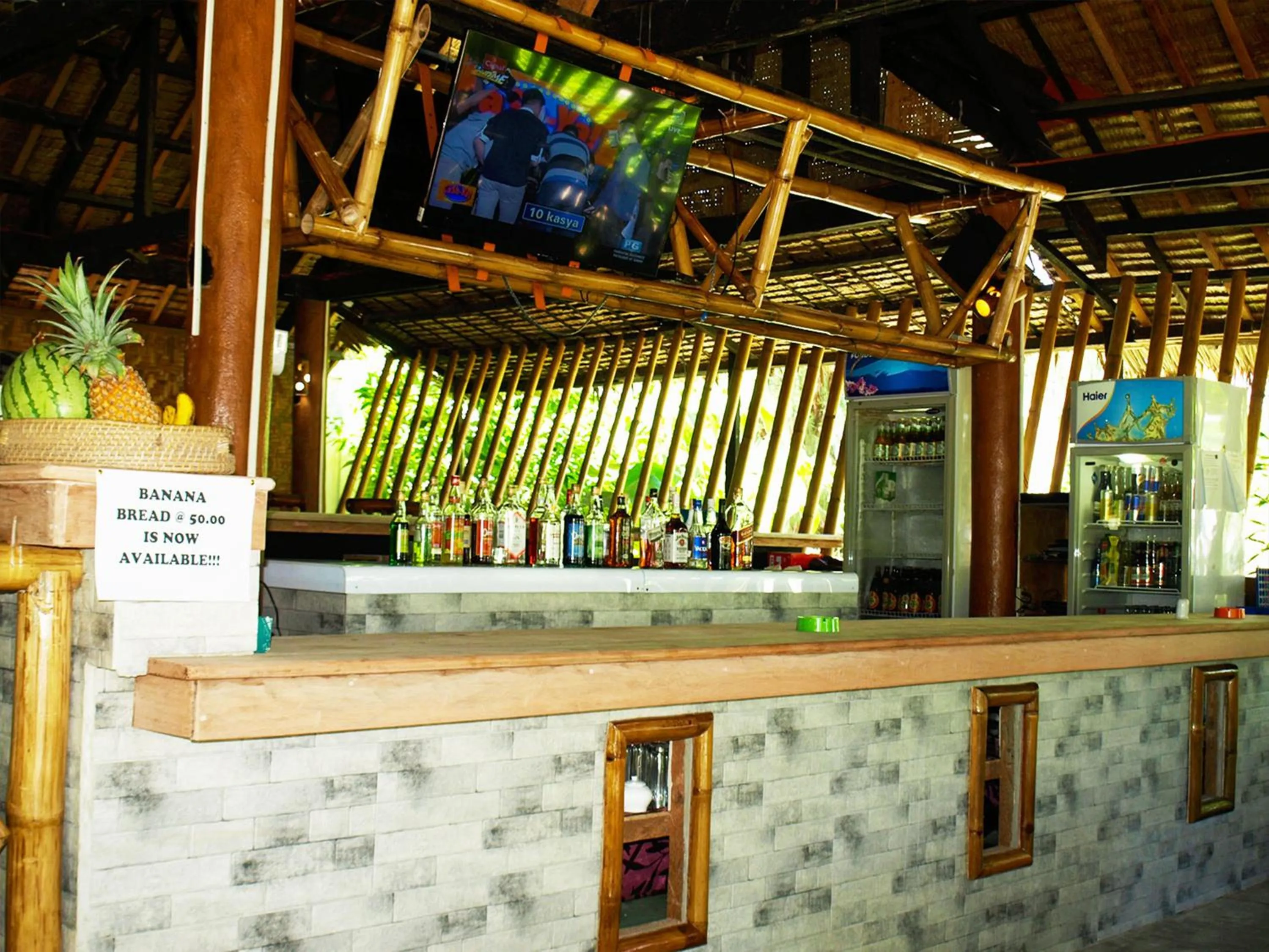 Restaurant/places to eat in The Shark's Tail Dive Resort