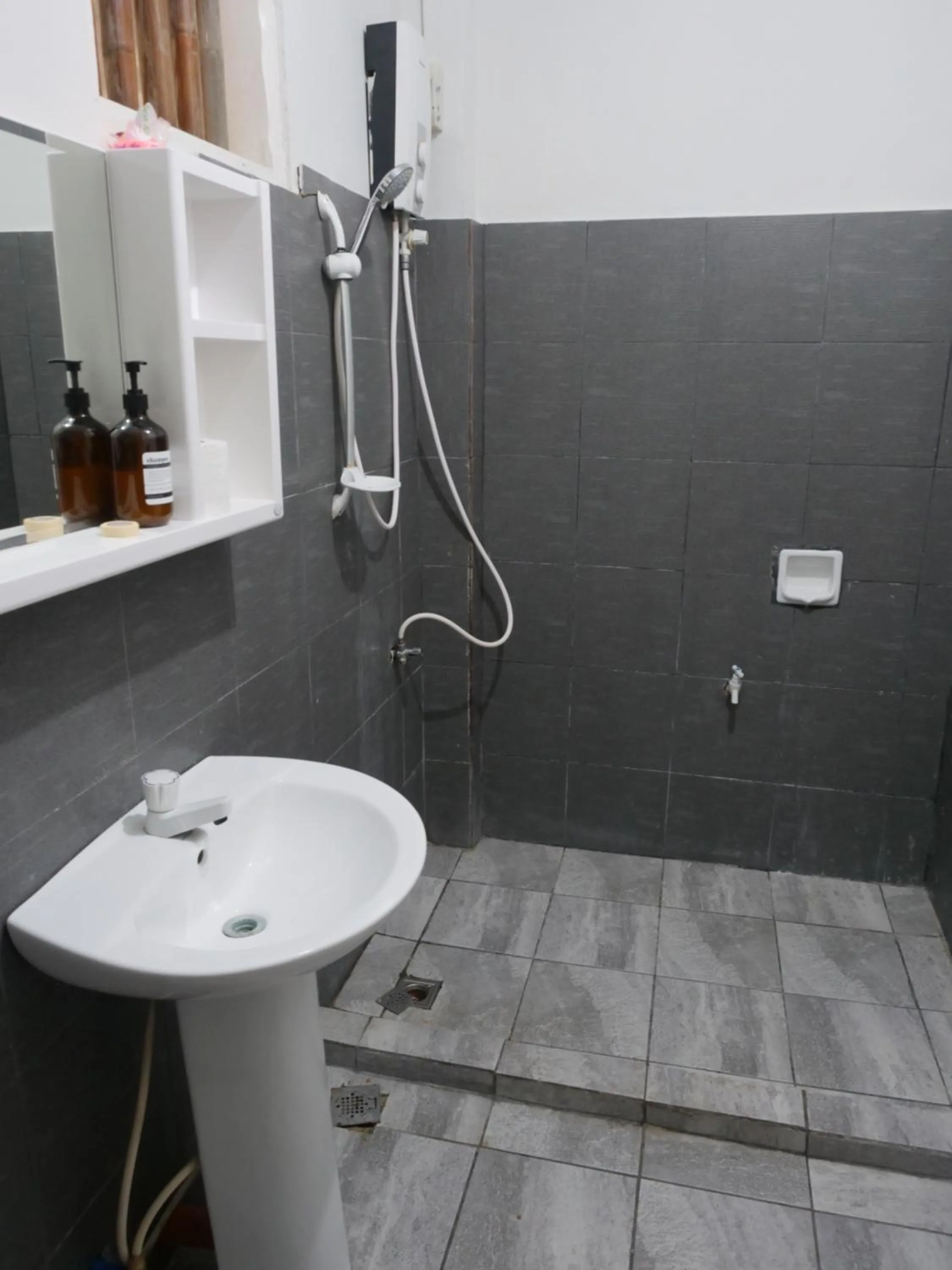 The Shark's Tail Dive Resort