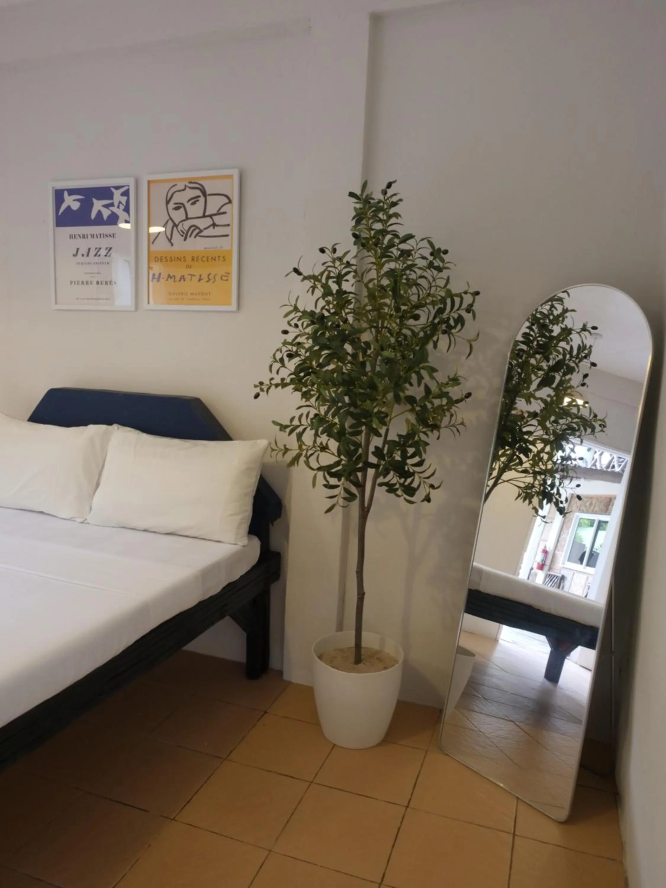 Bed in The Shark's Tail Dive Resort