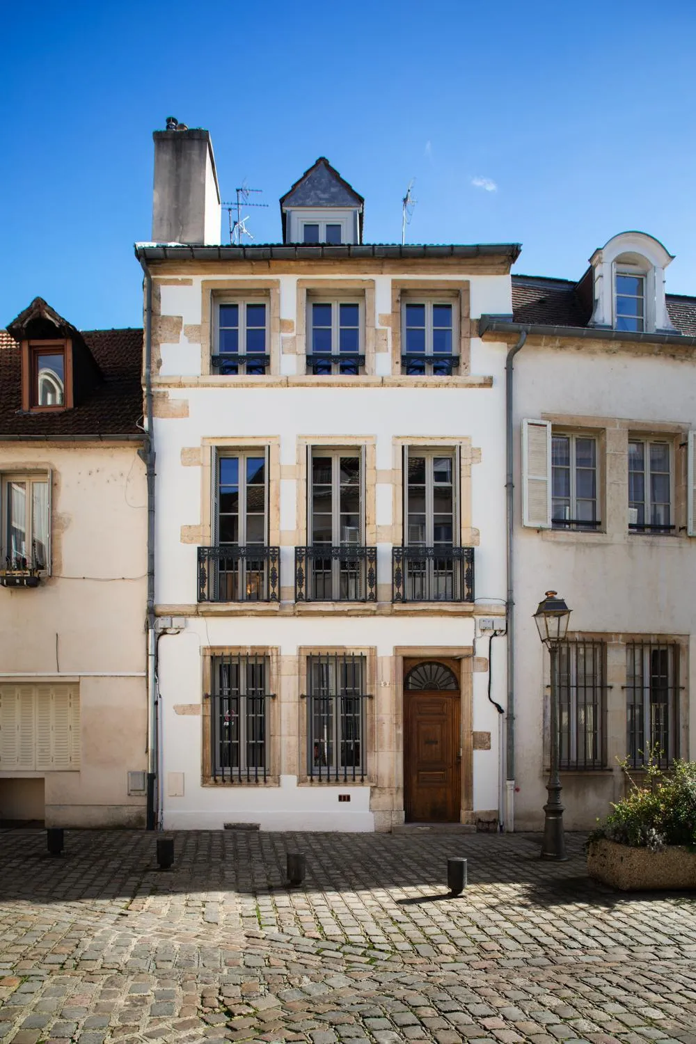 Property building in Maison Tillot