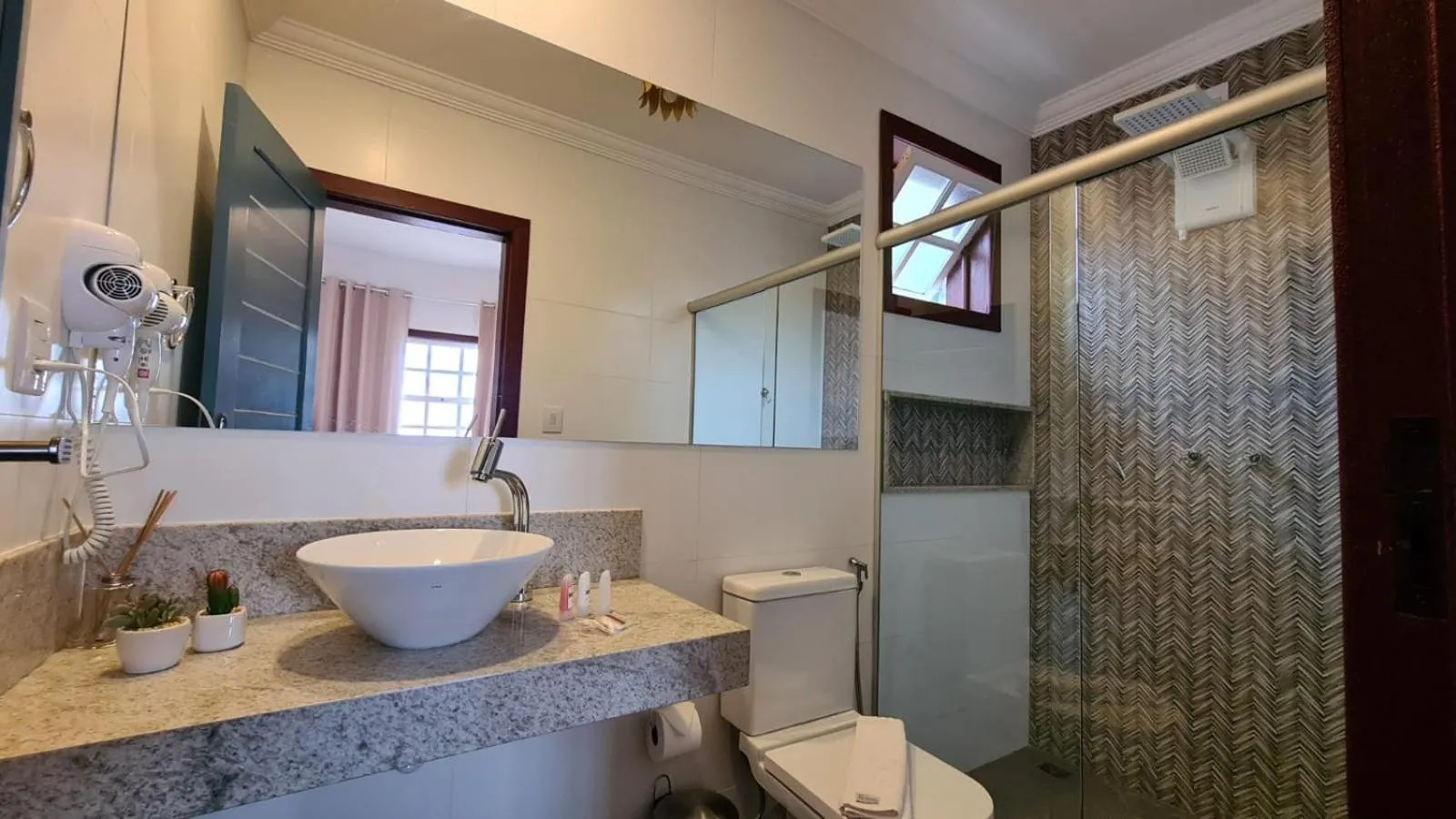Shower in Biz & Biu Pousada Lavras Novas