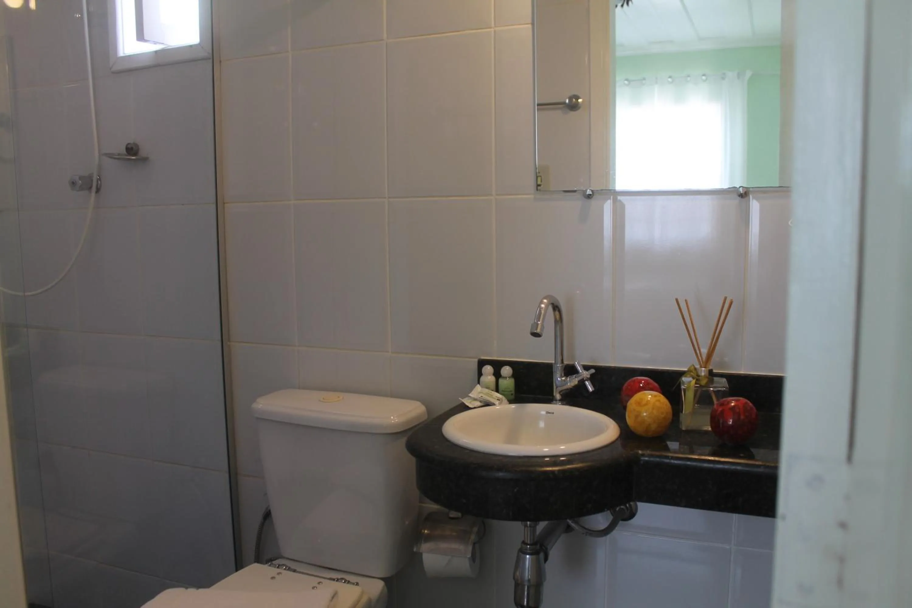 Toilet in Biz & Biu Pousada Lavras Novas