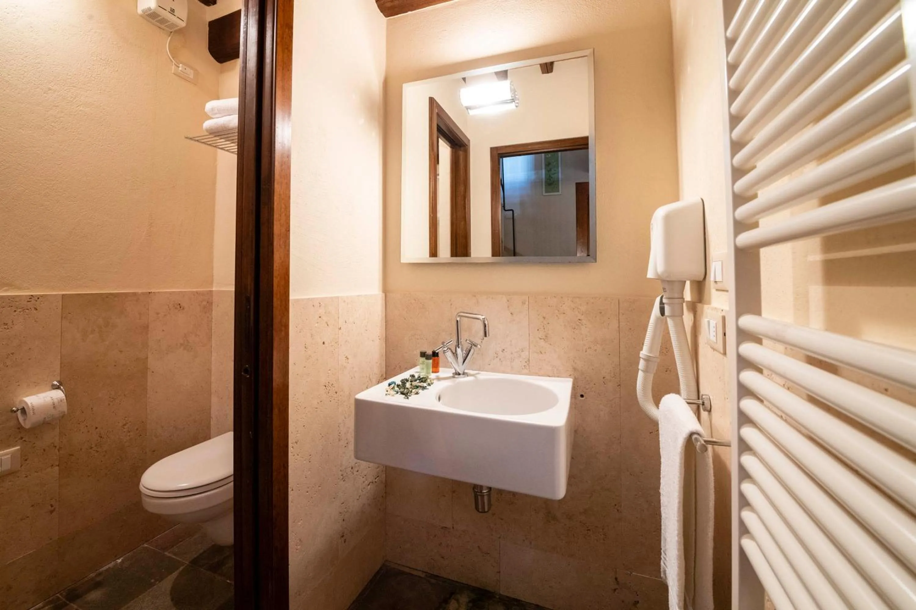 Bathroom in Il Defizio