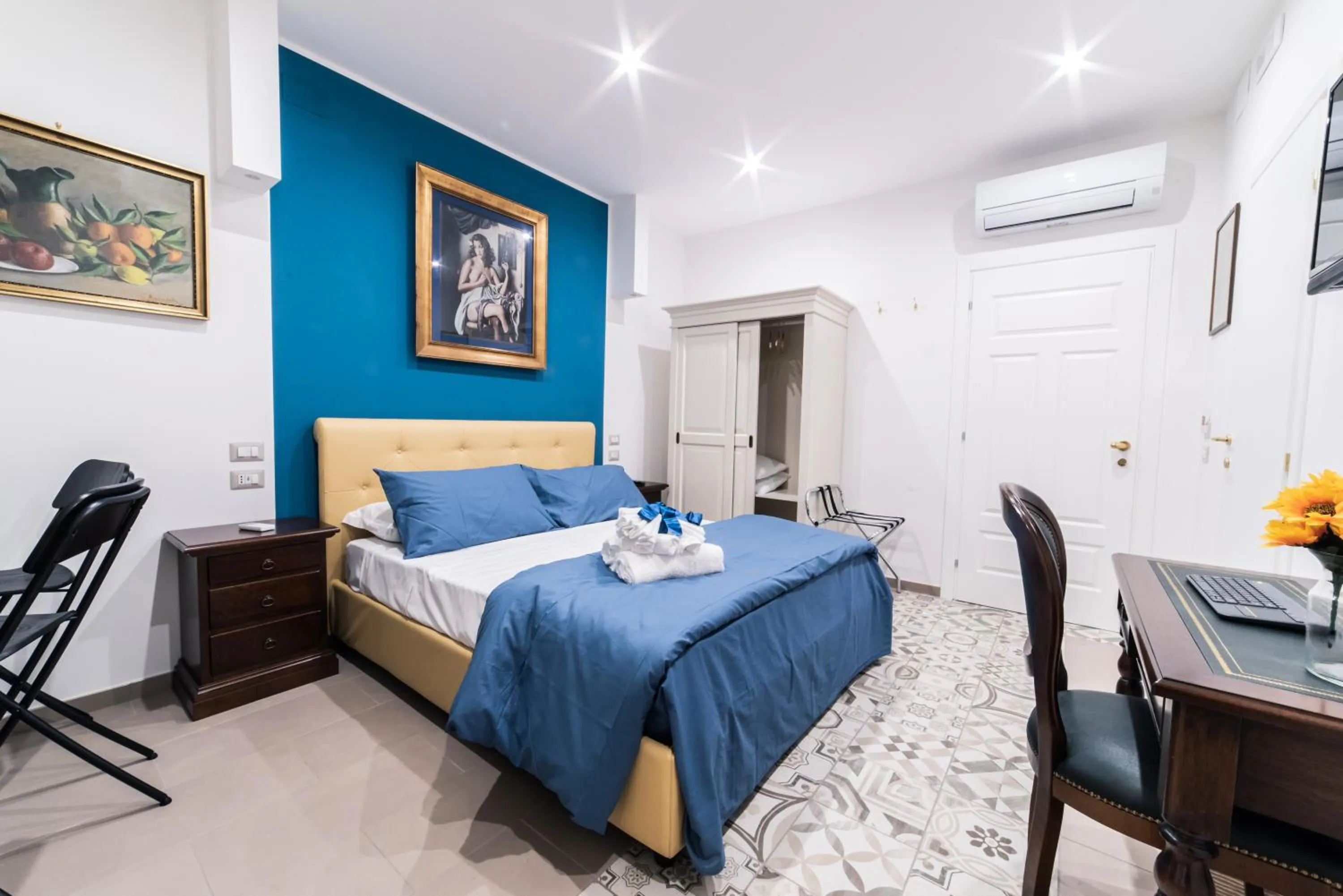 Photo of the whole room, Bed in LE BERCEAU