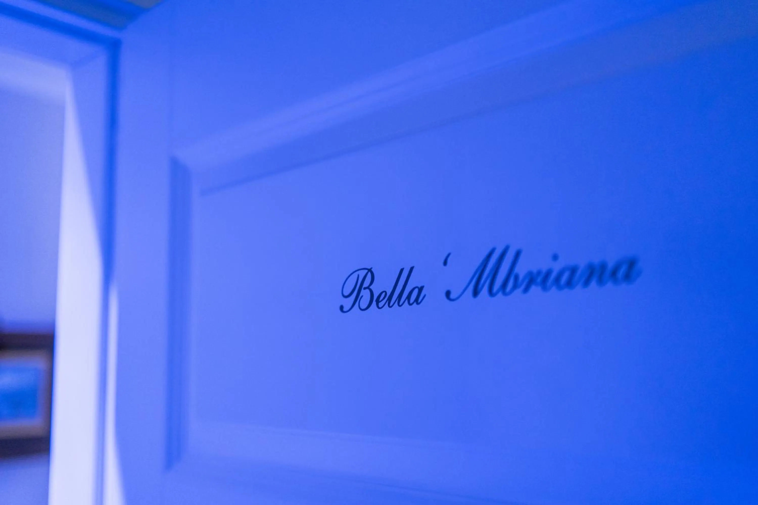 Text overlay in LE BERCEAU