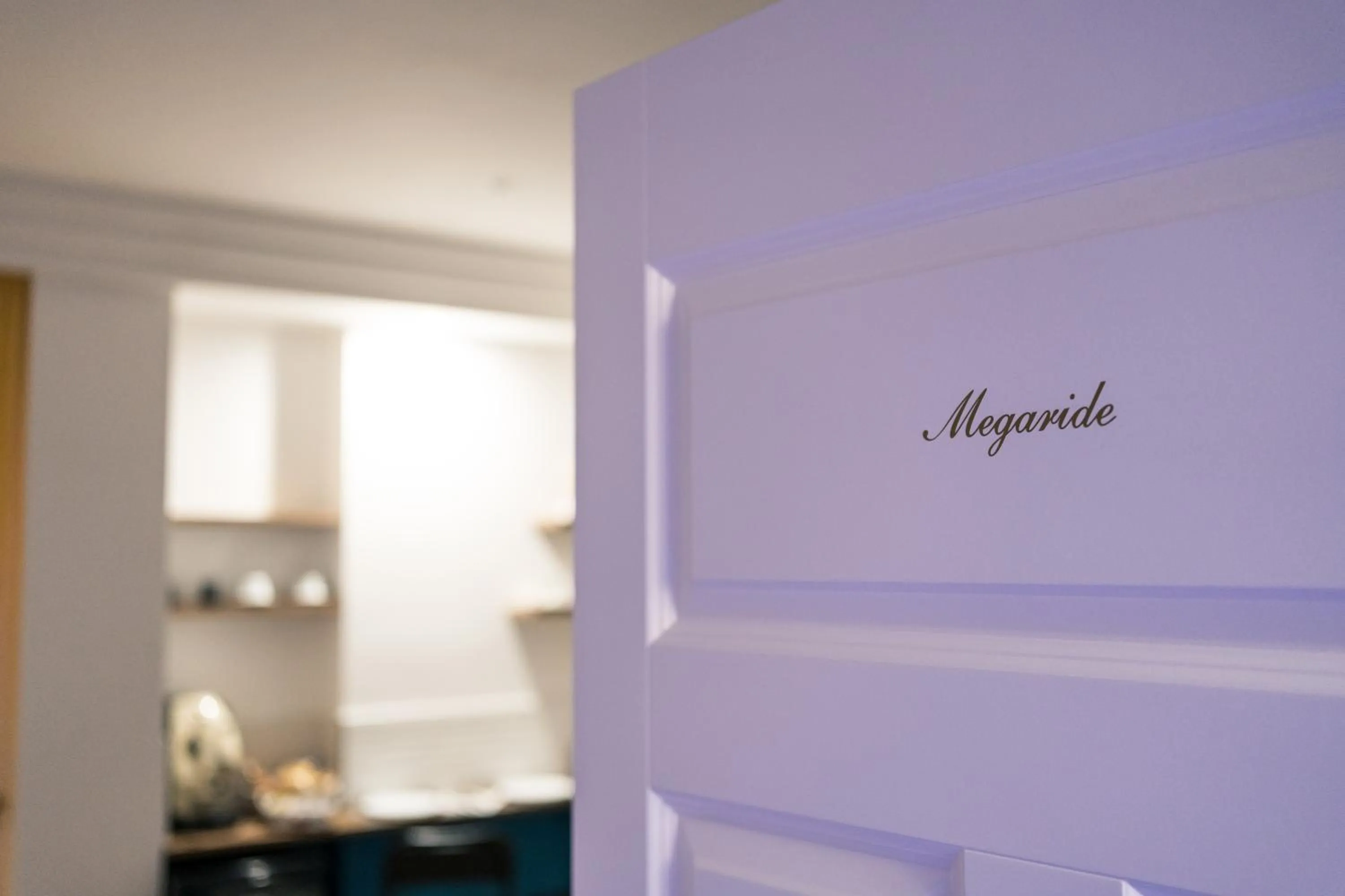 Text overlay in LE BERCEAU