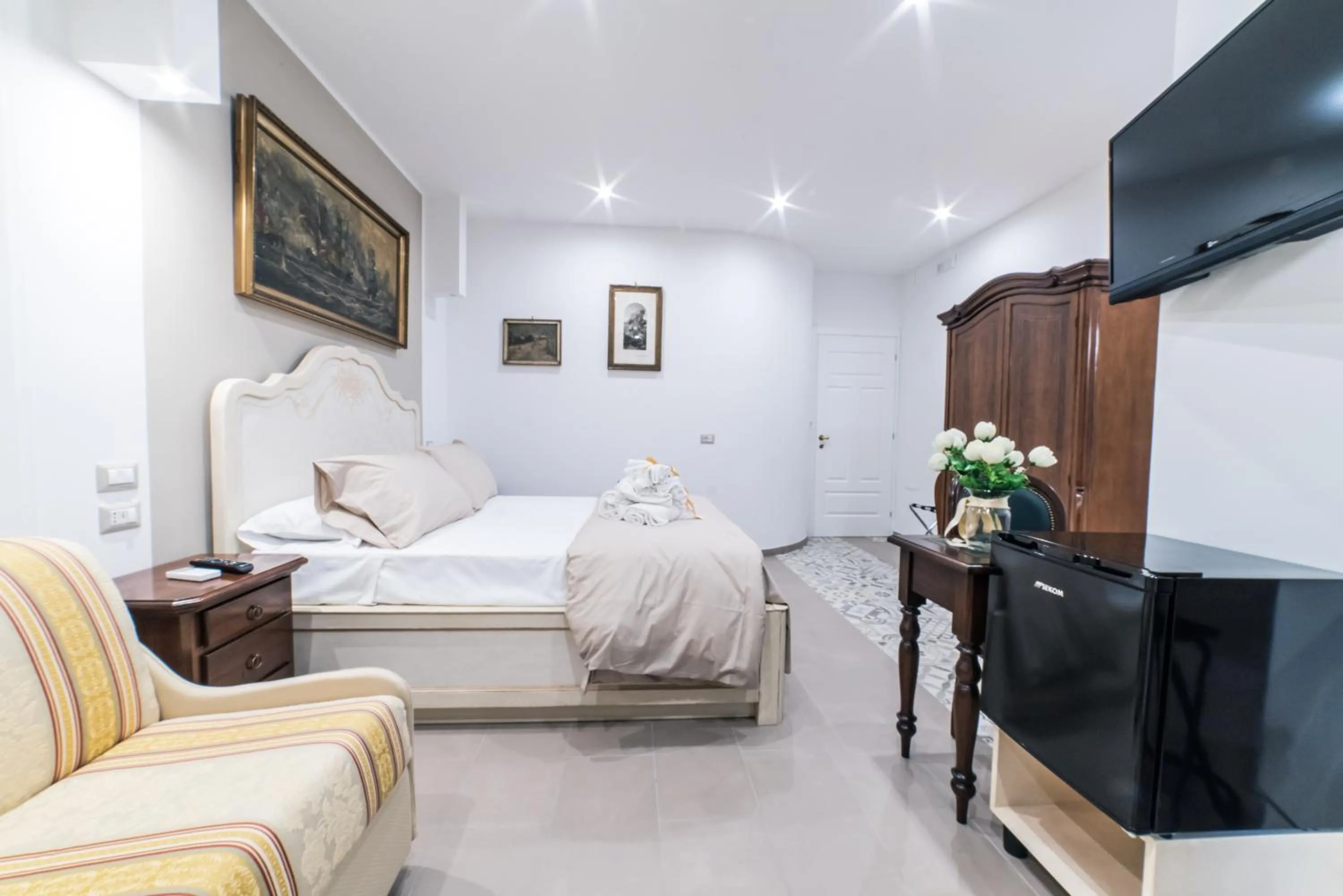 Bedroom, Bed in LE BERCEAU