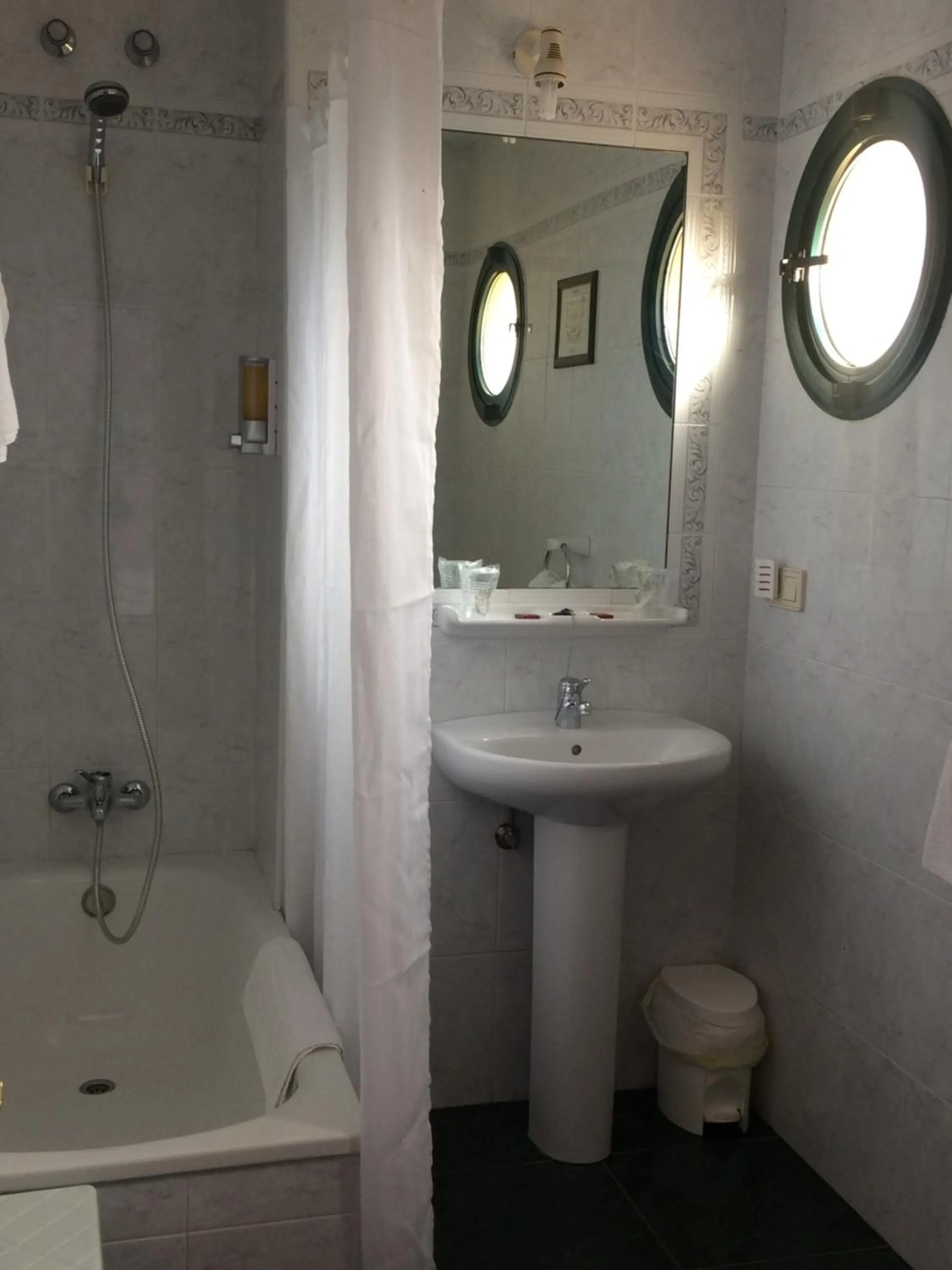 Bathroom in Hotel Brisamar