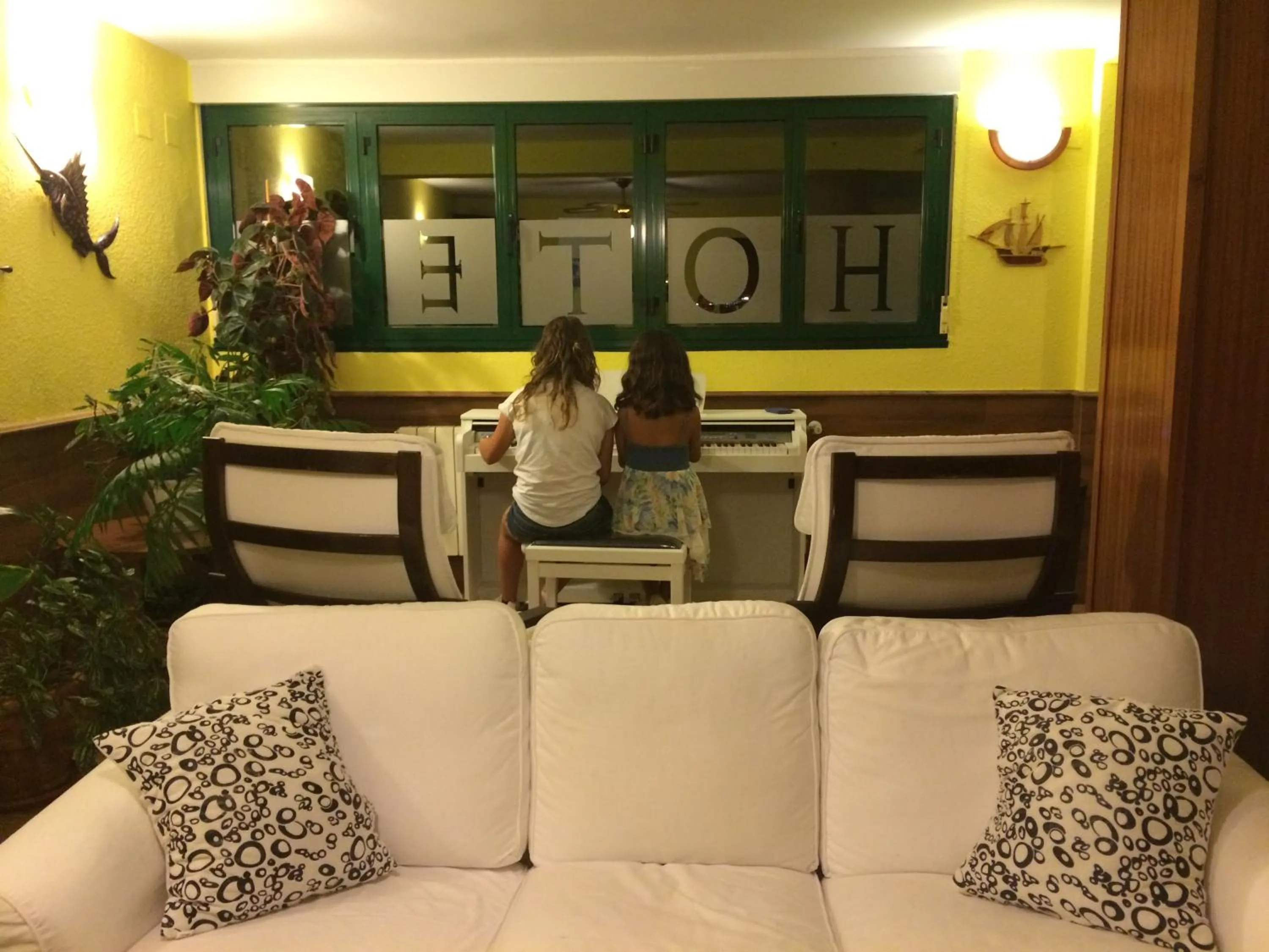 People in Hotel Brisamar