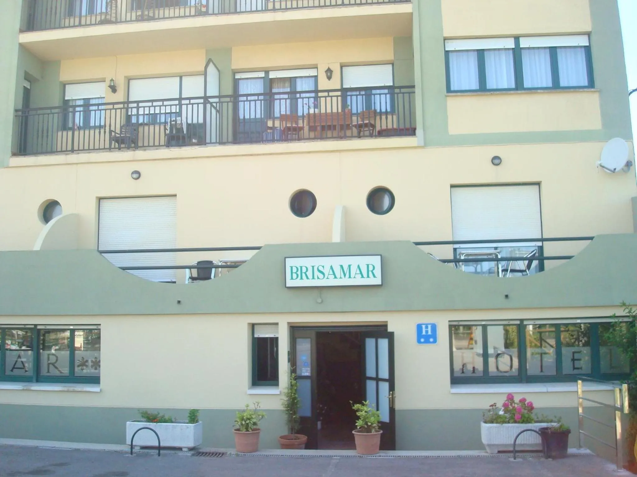 Facade/entrance in Hotel Brisamar