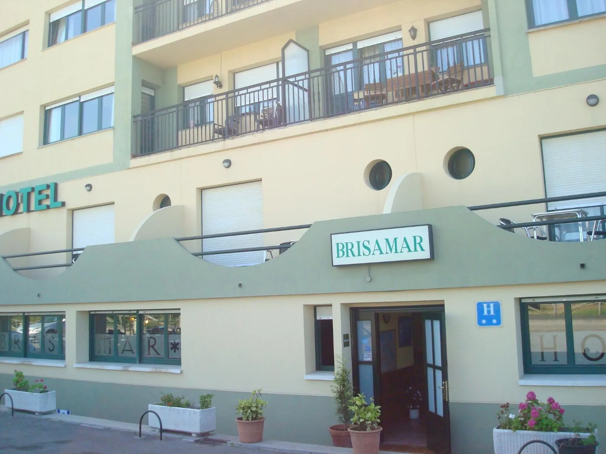 Facade/entrance in Hotel Brisamar