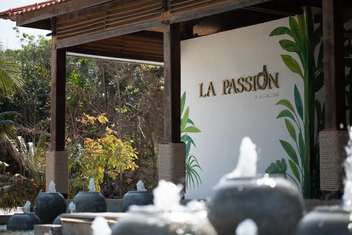 Facade/entrance in La Passion by Achariyak