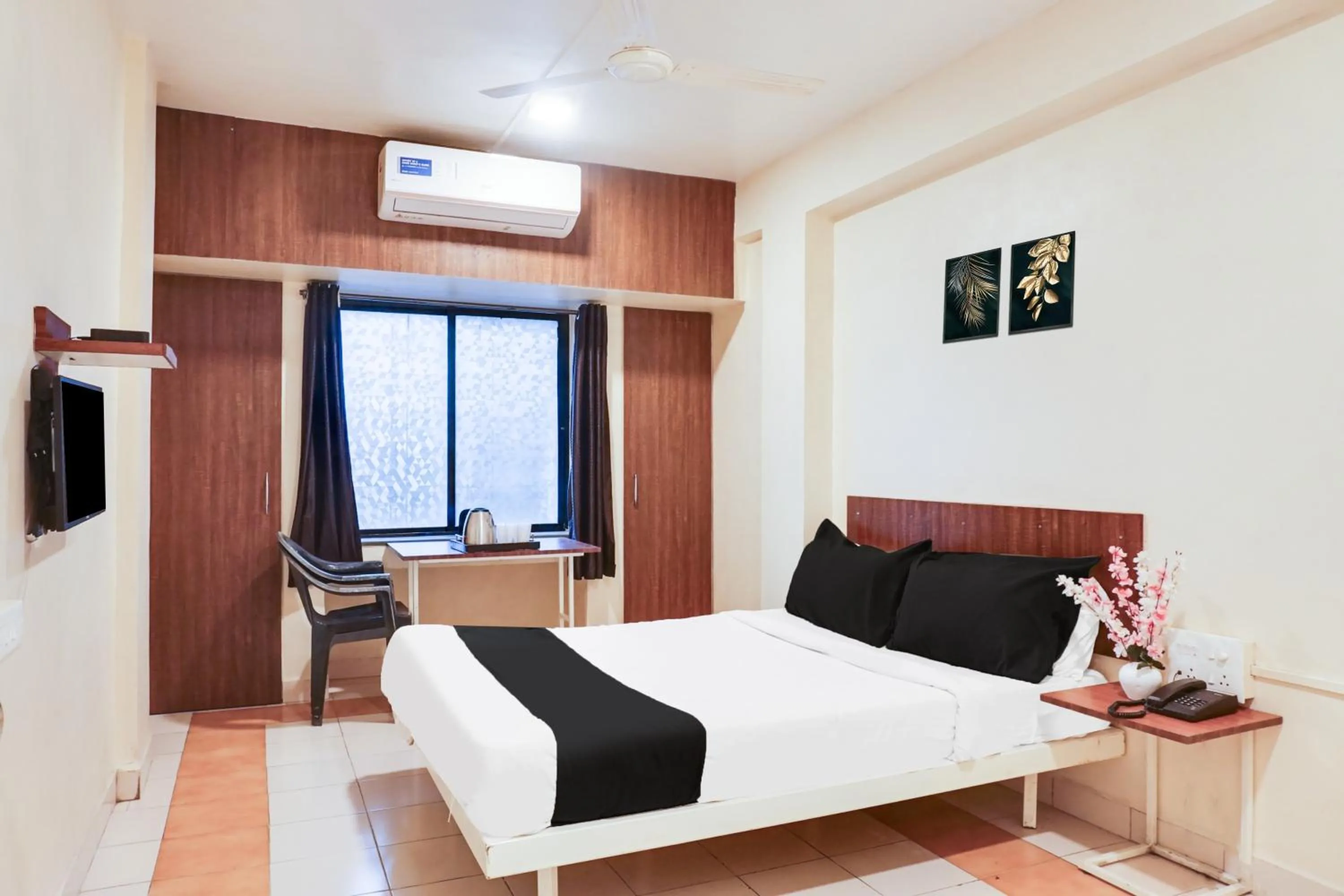 Bedroom, Bed in Super Hotel O Jadhav Nagar Near Sinhgad College