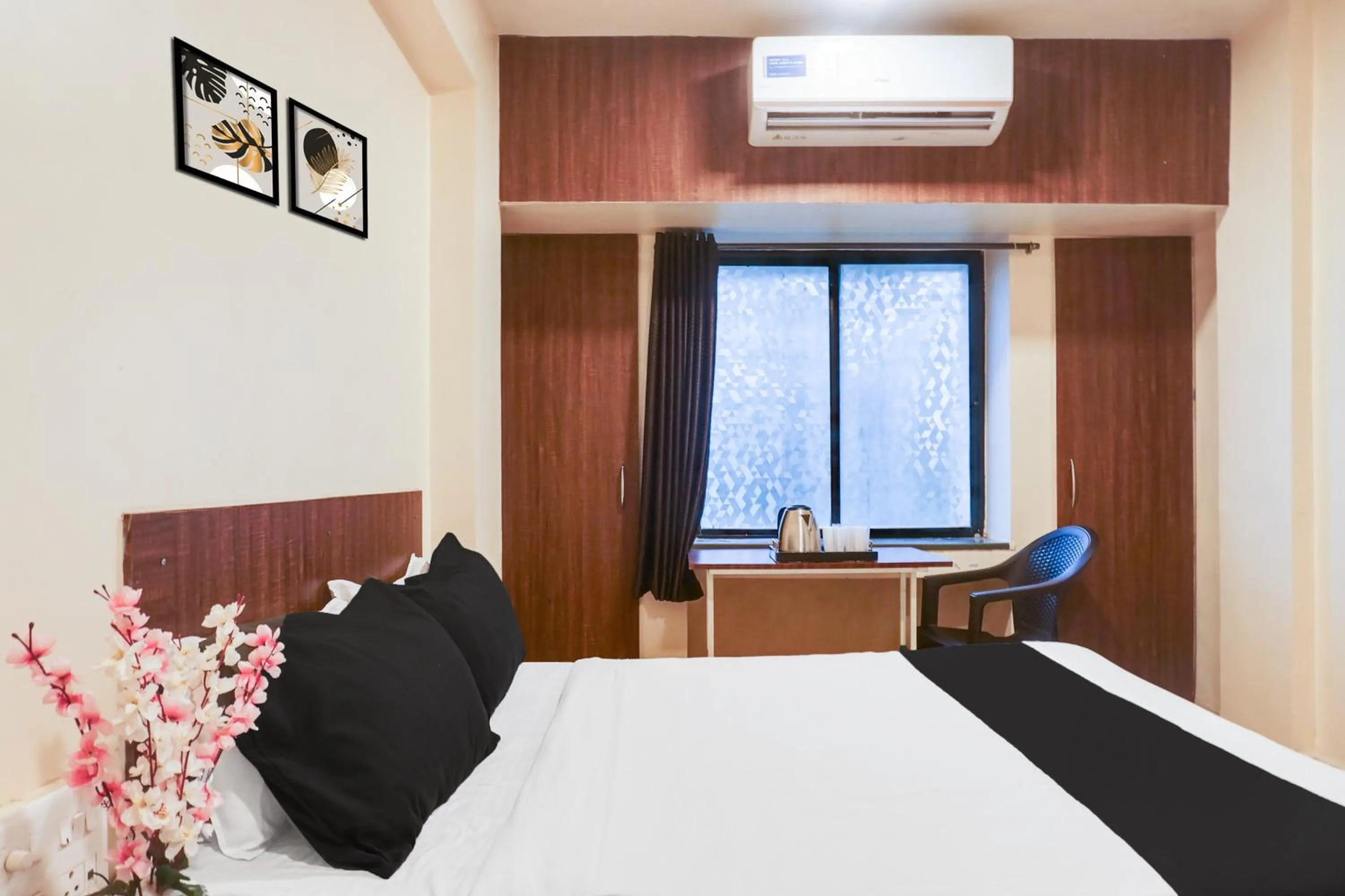 Bedroom, Bed in Super Hotel O Jadhav Nagar Near Sinhgad College
