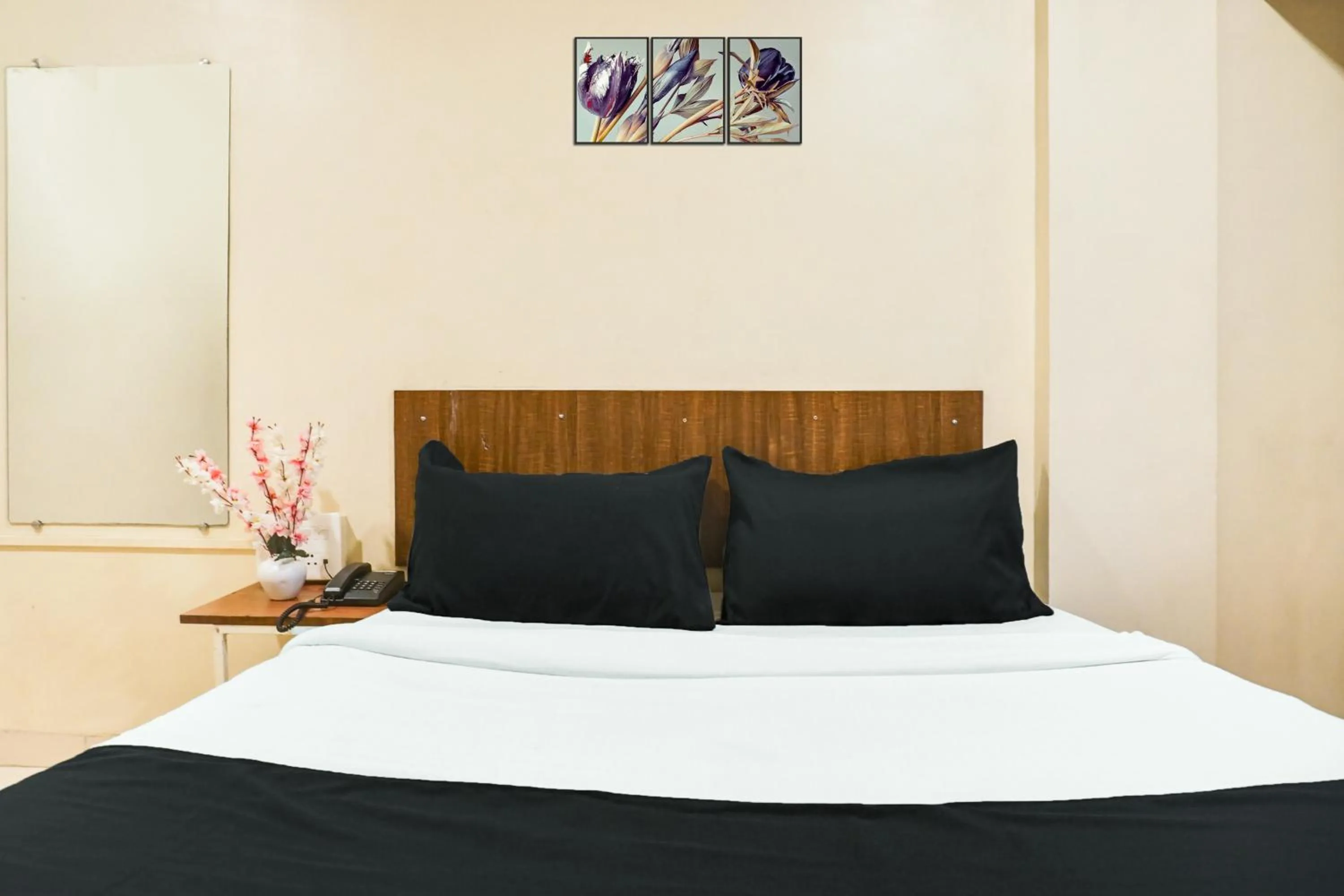 Bedroom, Bed in Super Hotel O Jadhav Nagar Near Sinhgad College