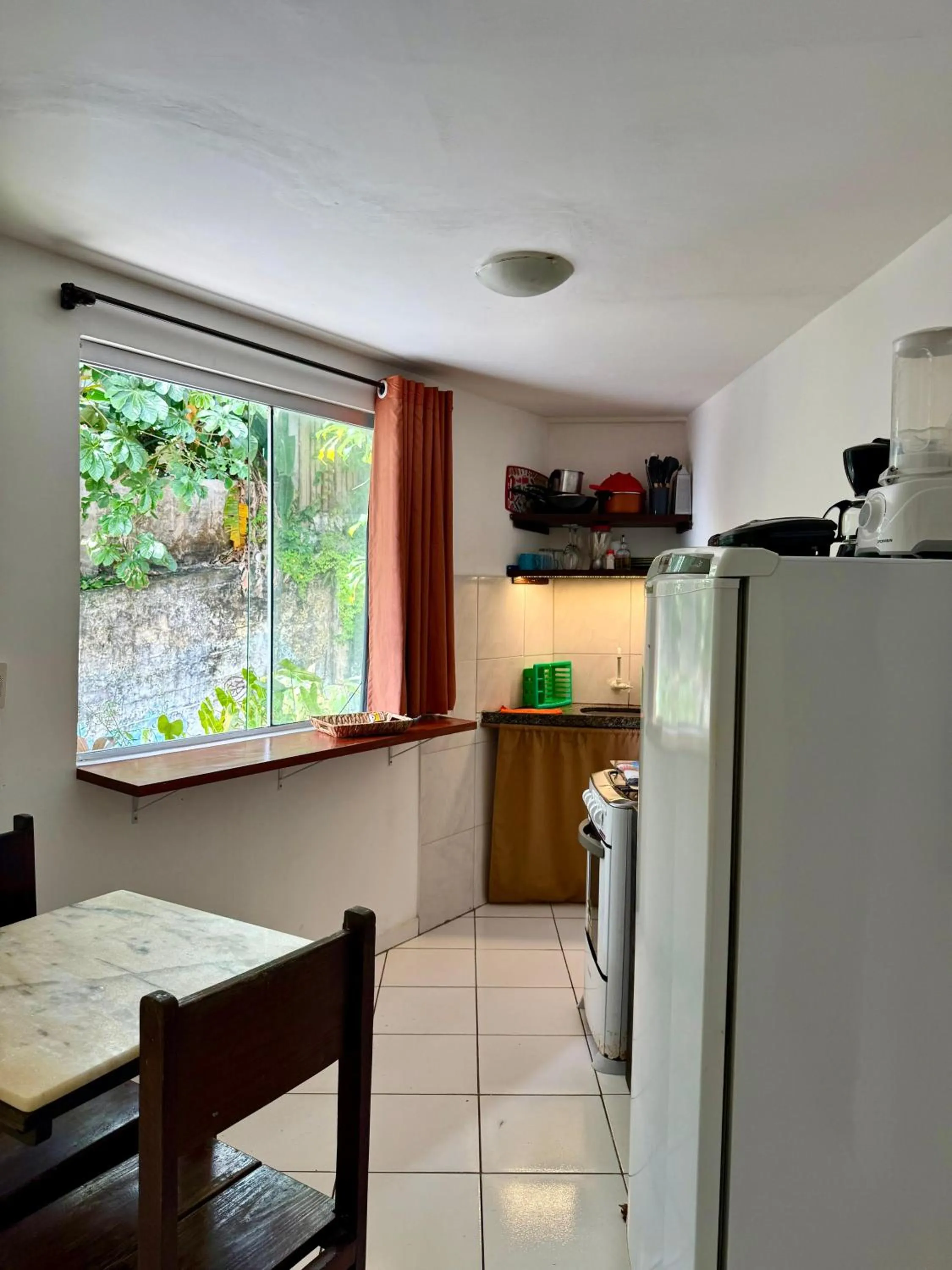 Kitchen or kitchenette in Cores da pipa flats