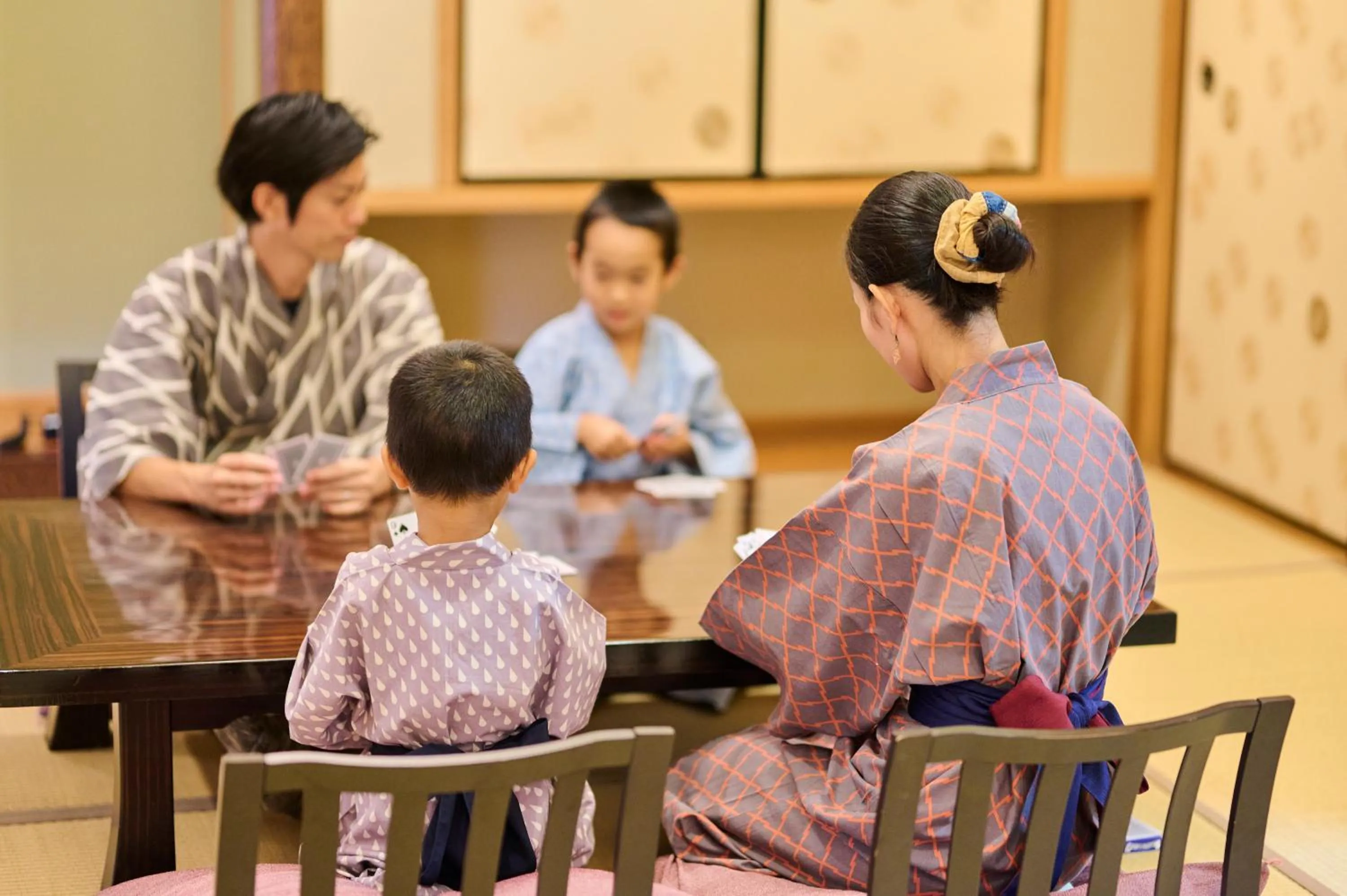 children in Seitenkaku