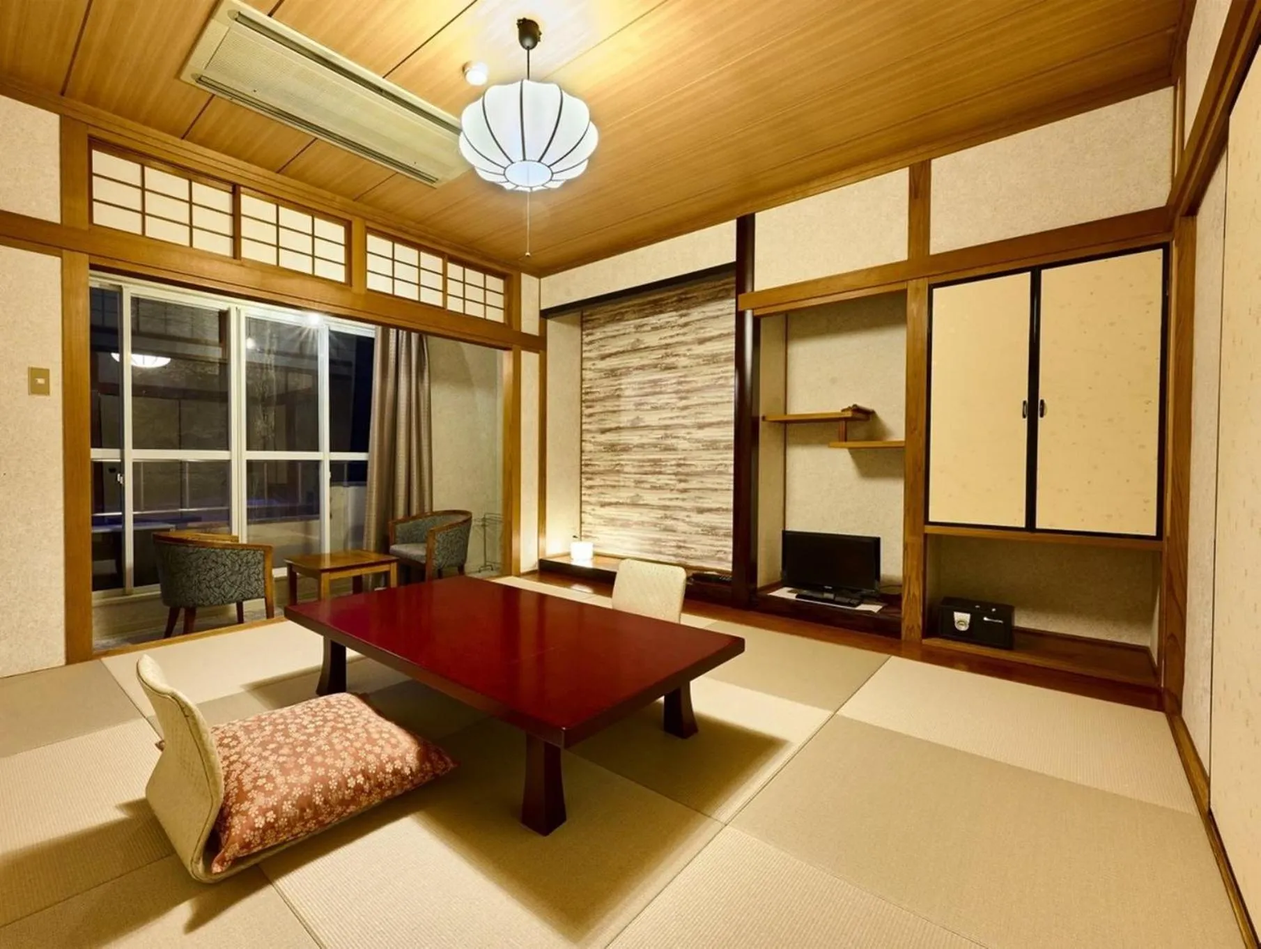 Photo of the whole room in Seitenkaku