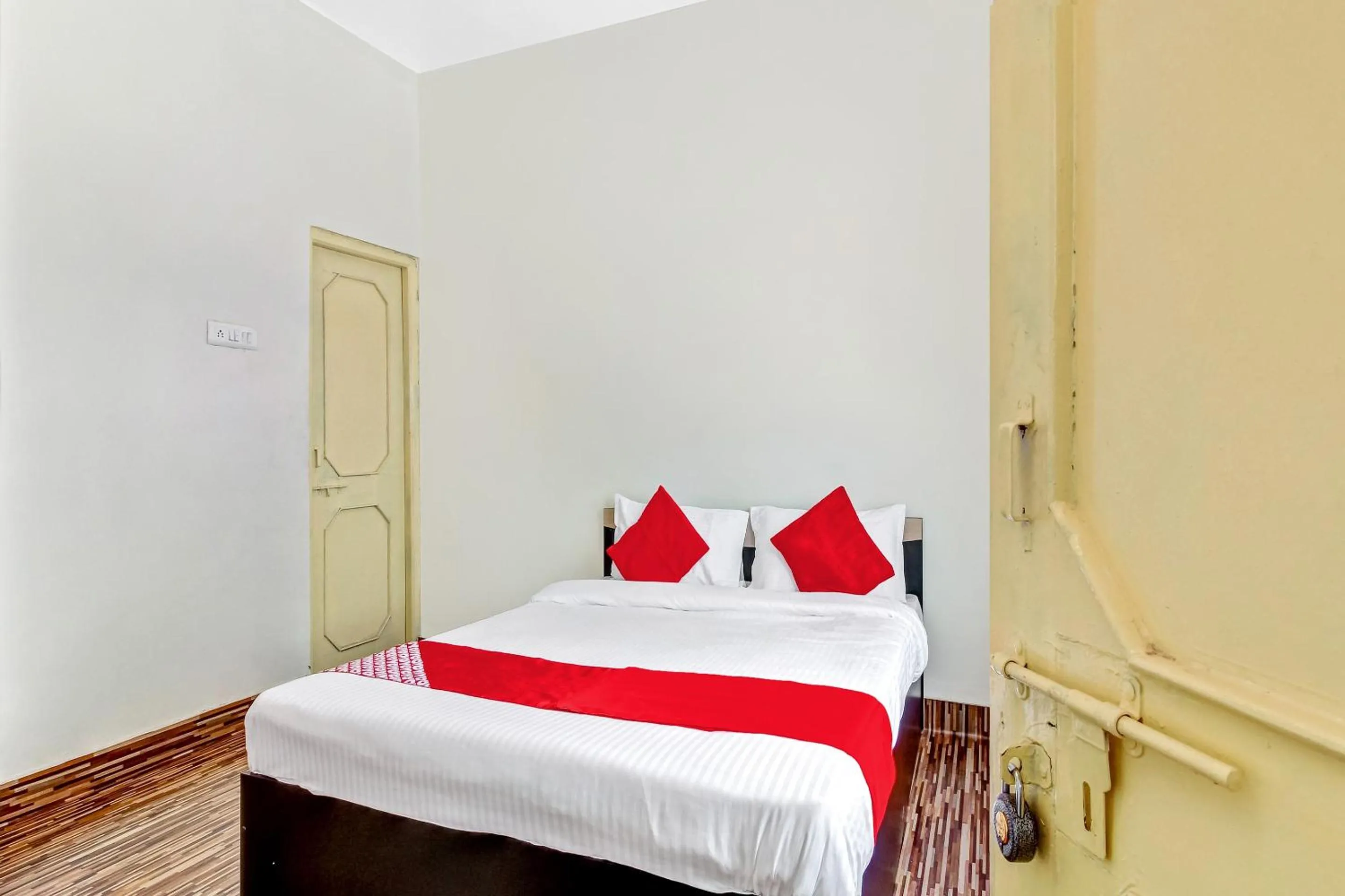 Bedroom, Bed in Super Hotel O Shree Balaji Lodging