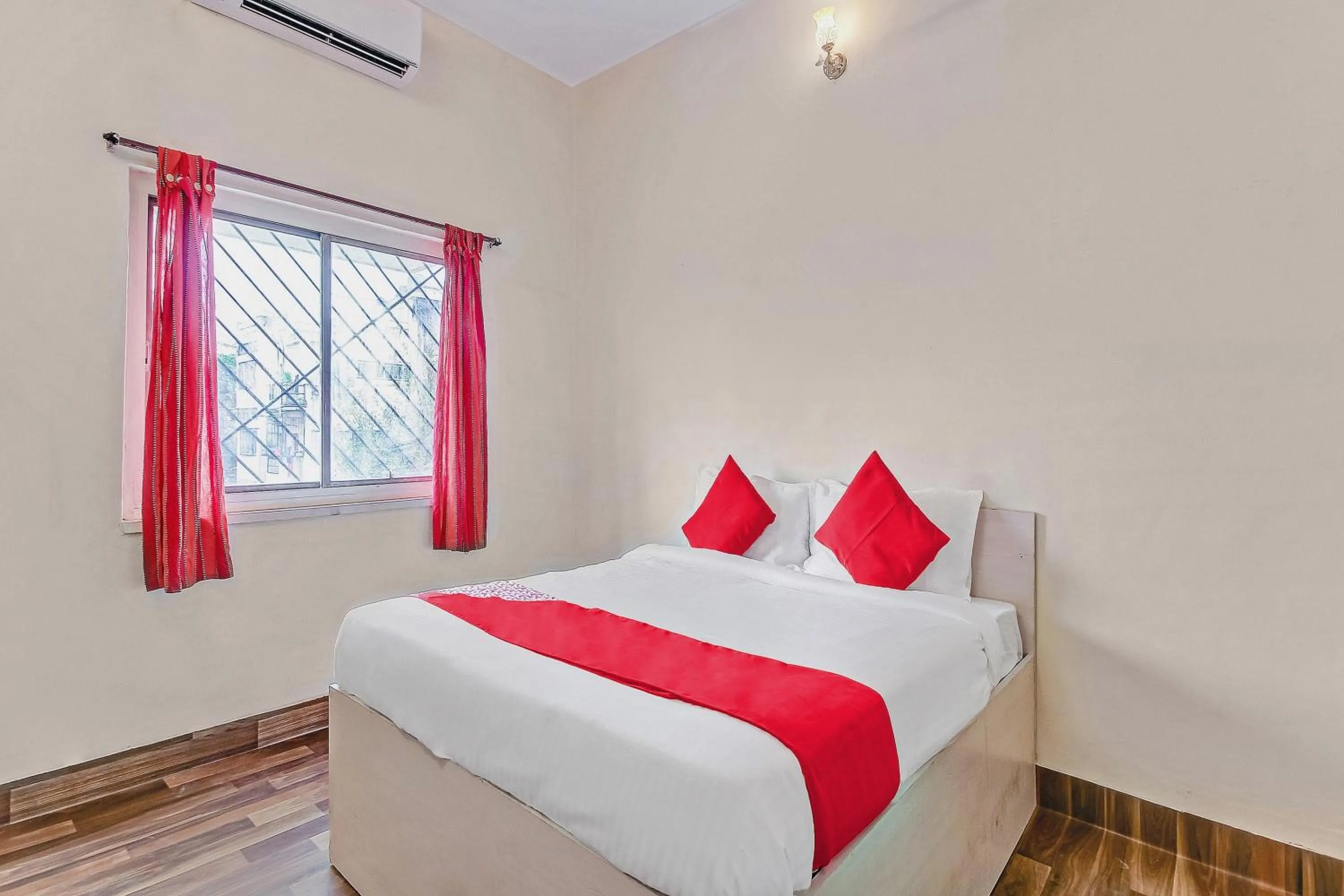 Bathroom, Bed in Super Hotel O Shree Balaji Lodging