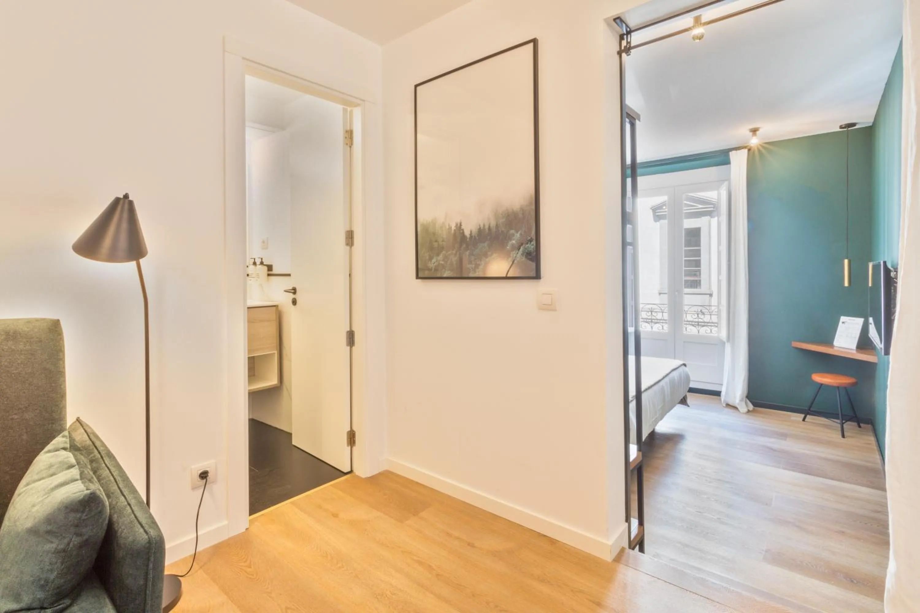 Photo of the whole room in Uma Suites Atocha