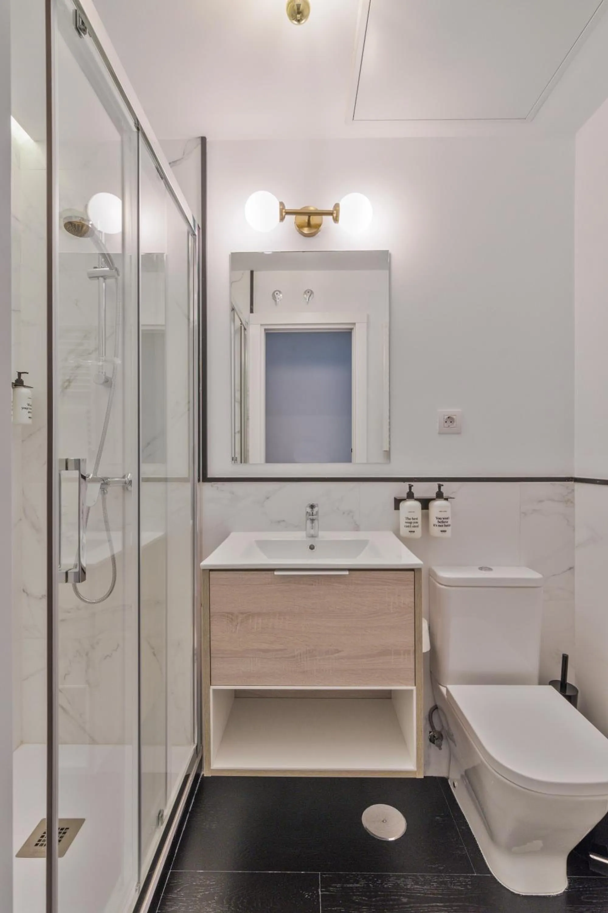 Bathroom in Uma Suites Atocha