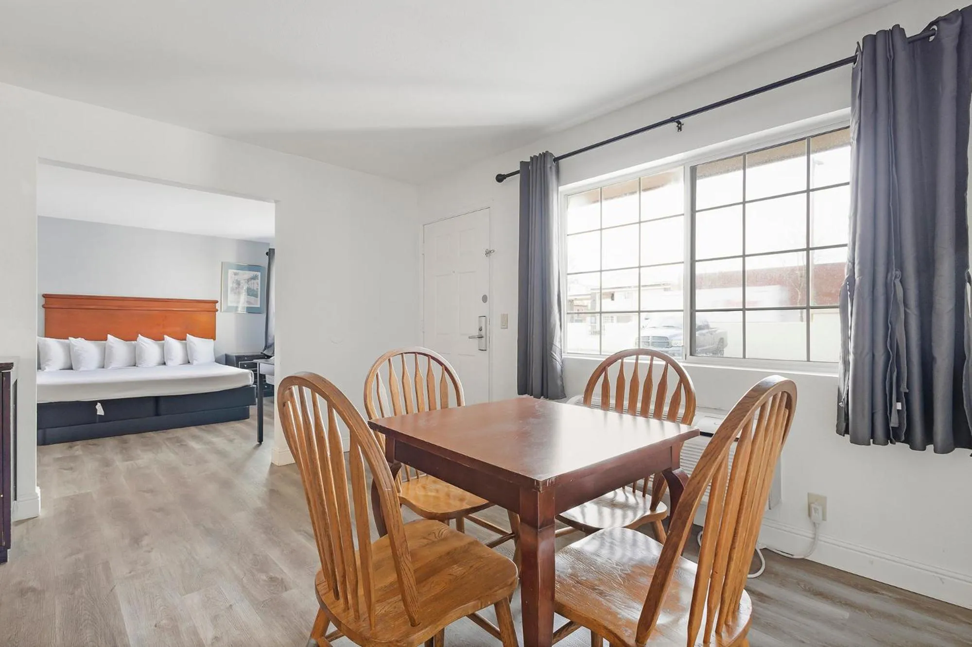 View (from property/room), Bed in Heritage Inn Express Chico