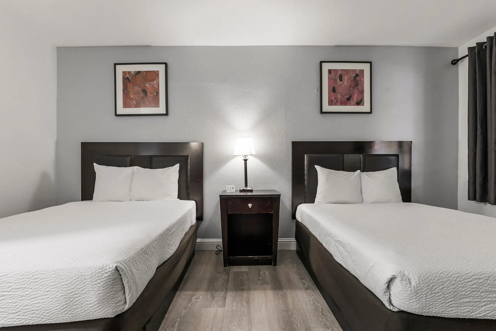 View (from property/room), Bed in Heritage Inn Express Chico