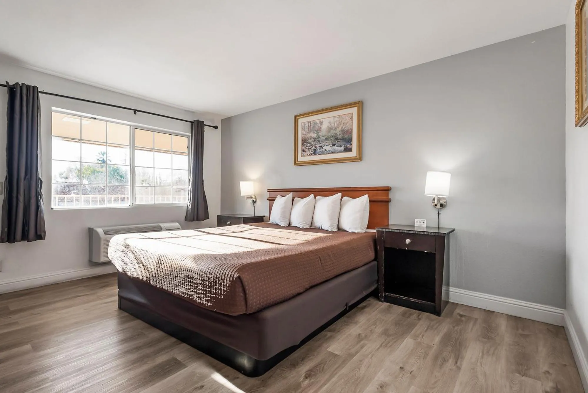 View (from property/room), Bed in Heritage Inn Express Chico