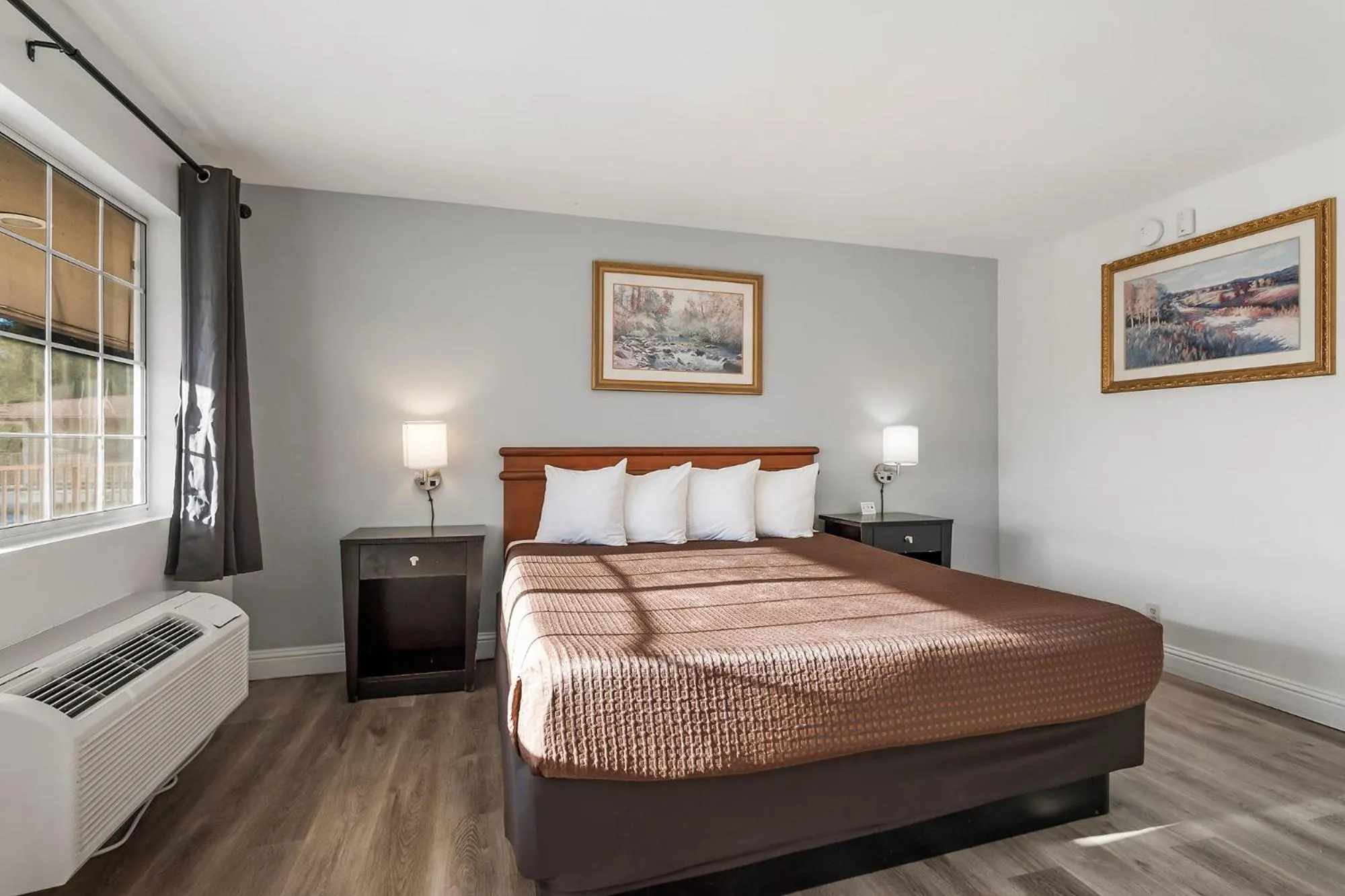 View (from property/room), Bed in Heritage Inn Express Chico