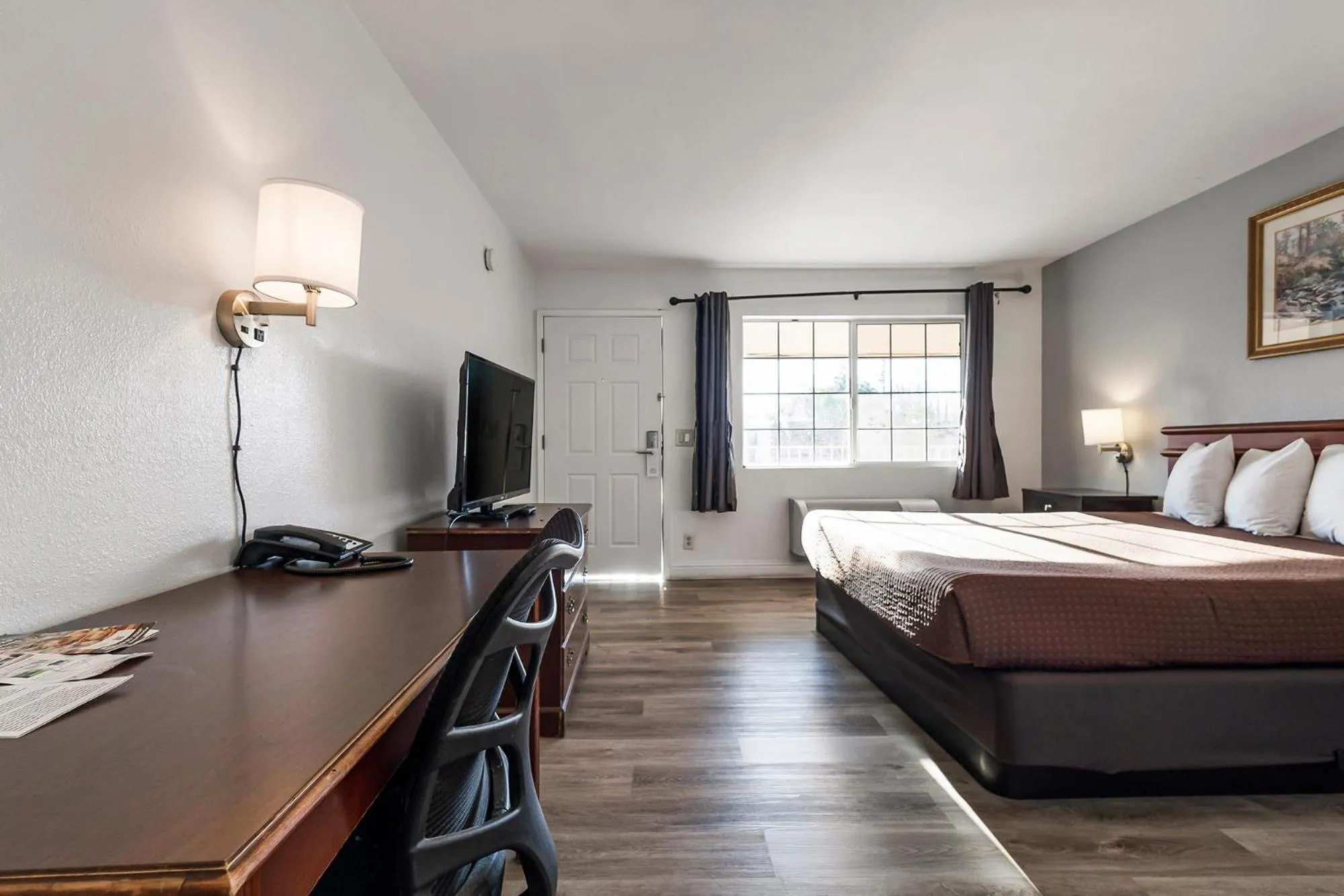 View (from property/room), Bed in Heritage Inn Express Chico