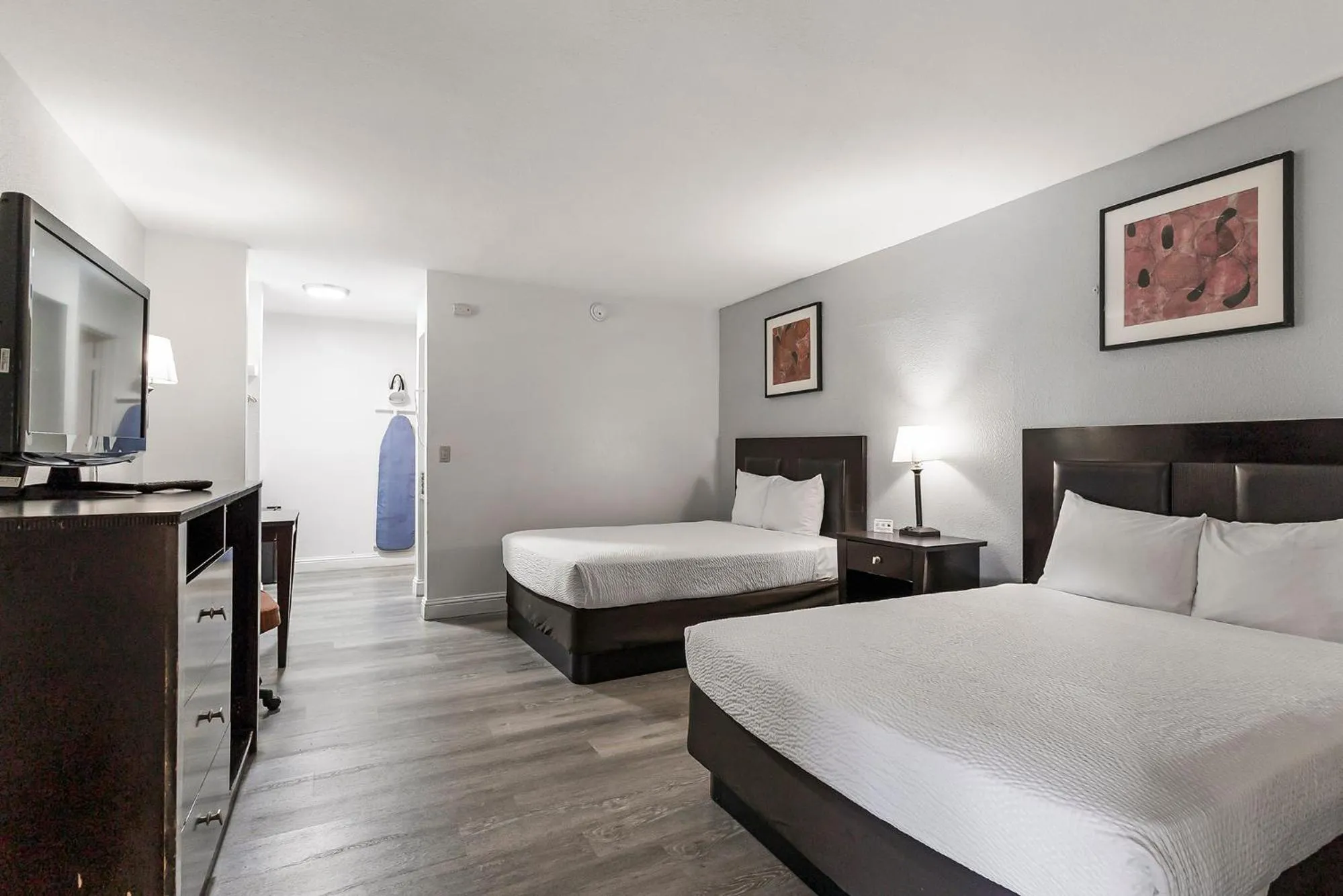 View (from property/room), Bed in Heritage Inn Express Chico