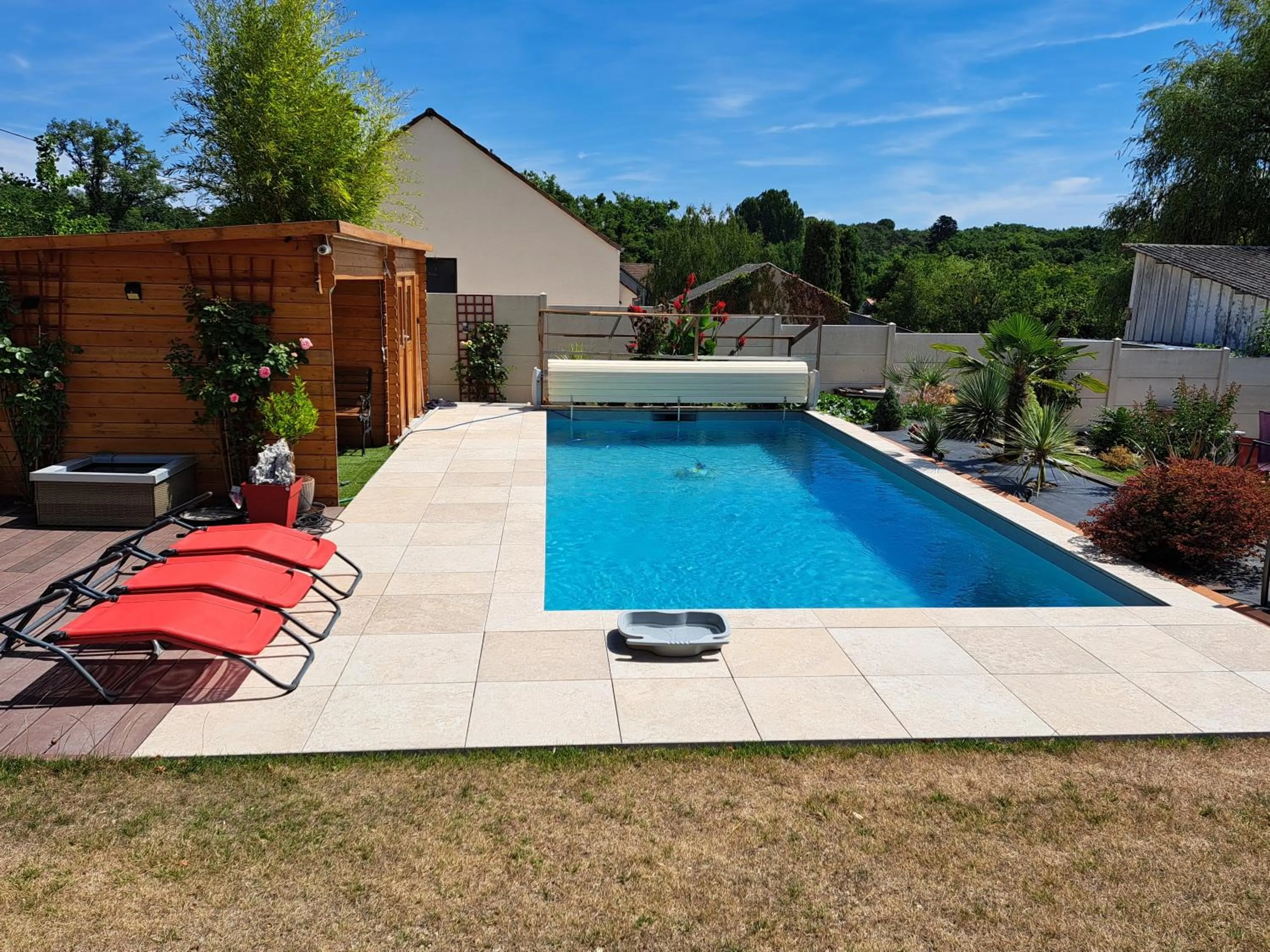 Pool view in La Vallée du Cher
