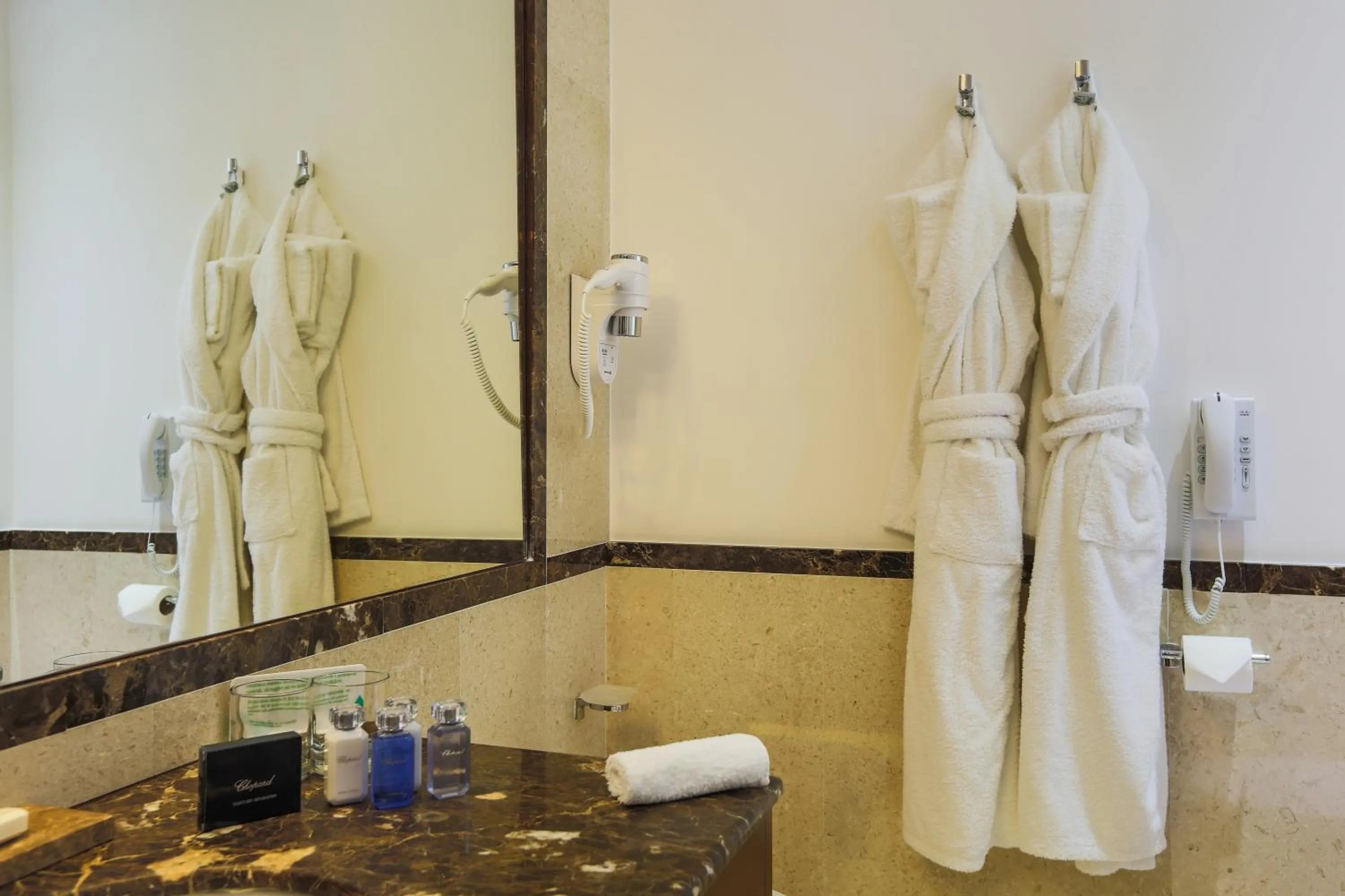 Bathroom in Hotel International Iasi