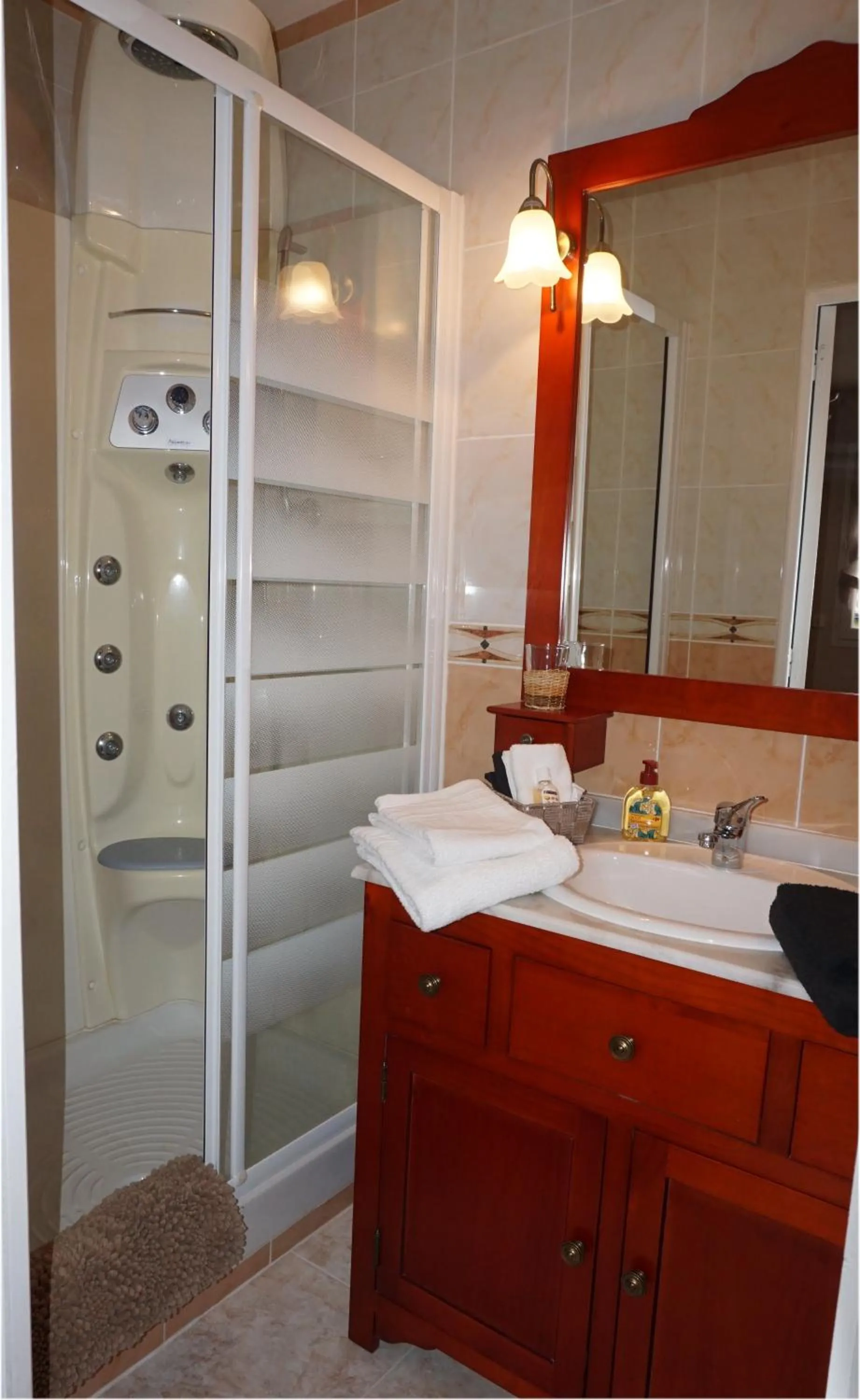 Shower in Les Centauris