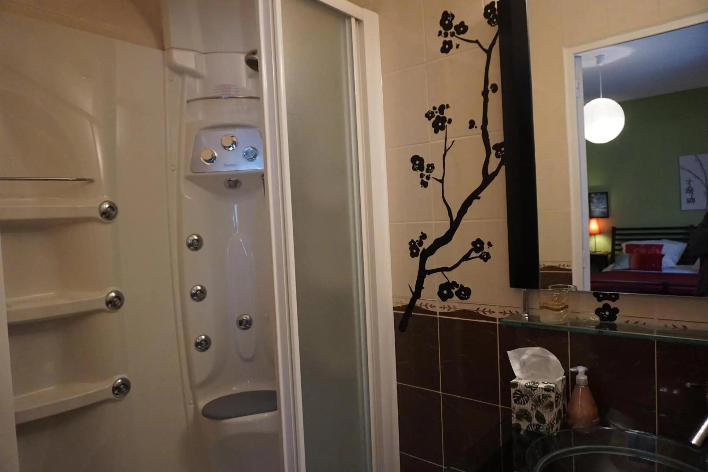 Shower in Les Centauris