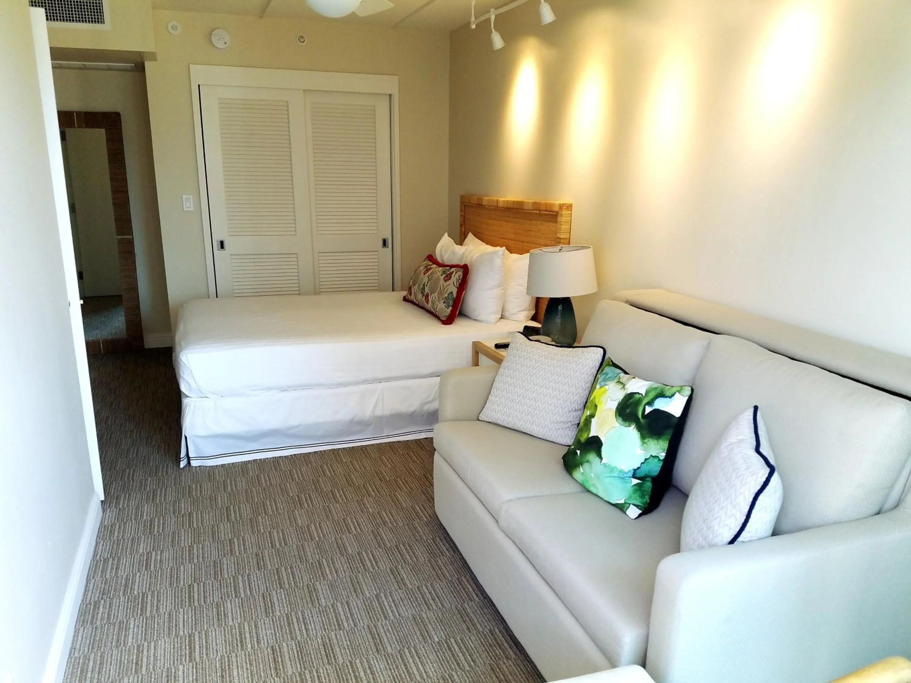 Bedroom, Bed in Imperial Hawaii Resort