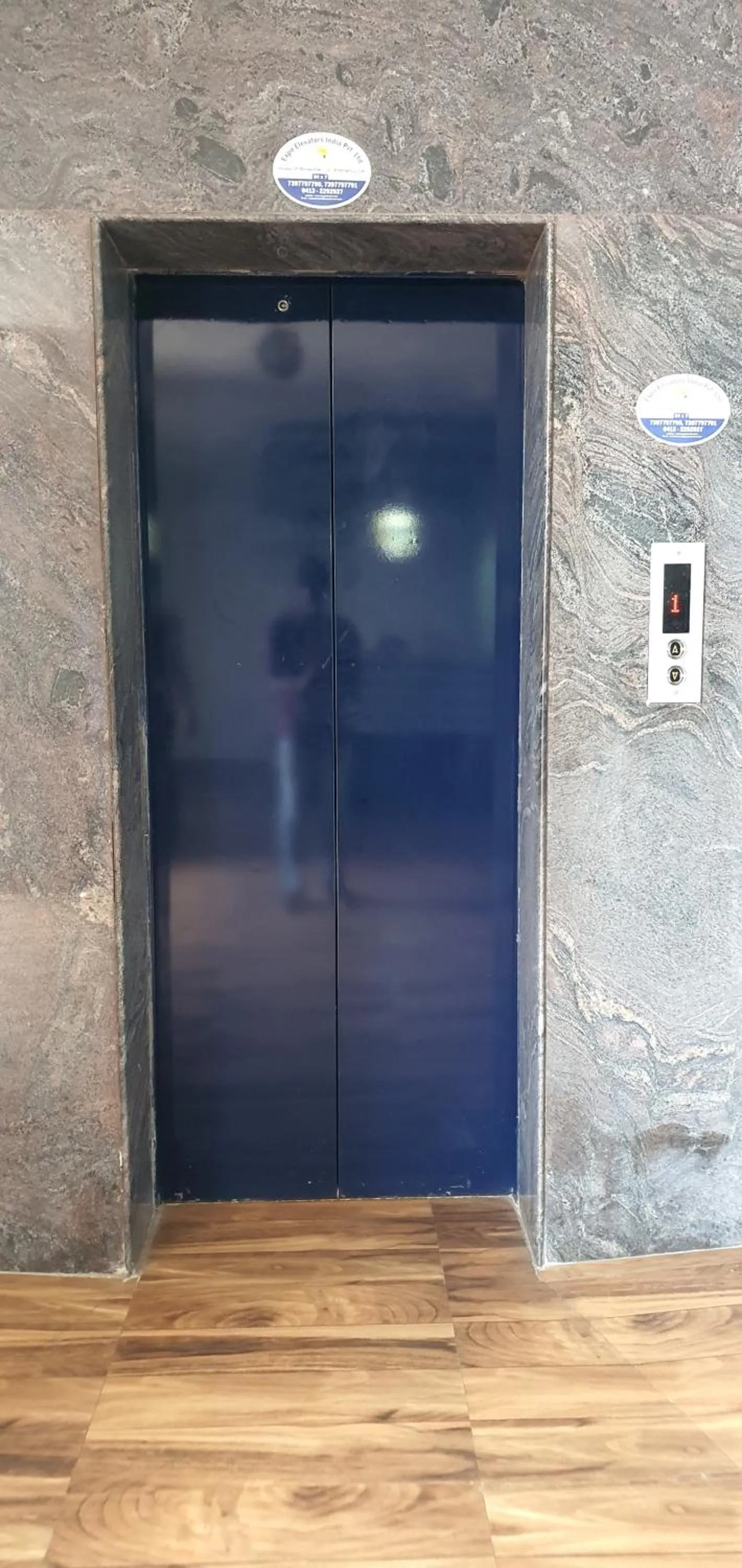 elevator in COSY CHAMBRE